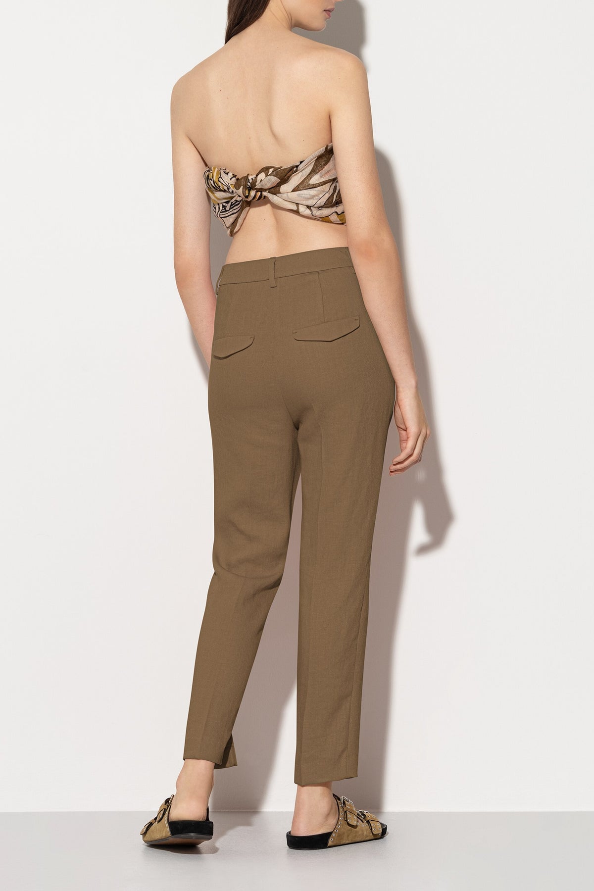 Tapered-Pants aus Leinen-Mix - tobacco - Standard | Model Rück