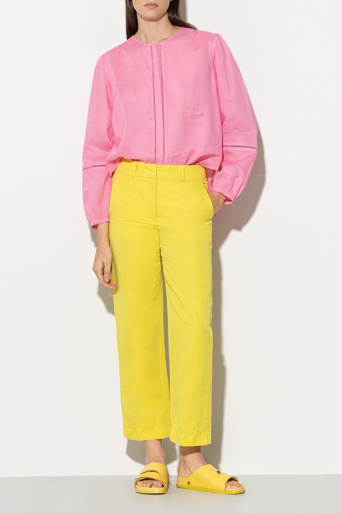 Chino-Pants aus Baumwolle - lemon - Standard | Model Front