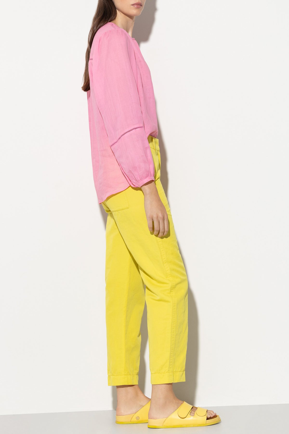 Chino-Pants aus Baumwolle - lemon - Standard | Model Seite