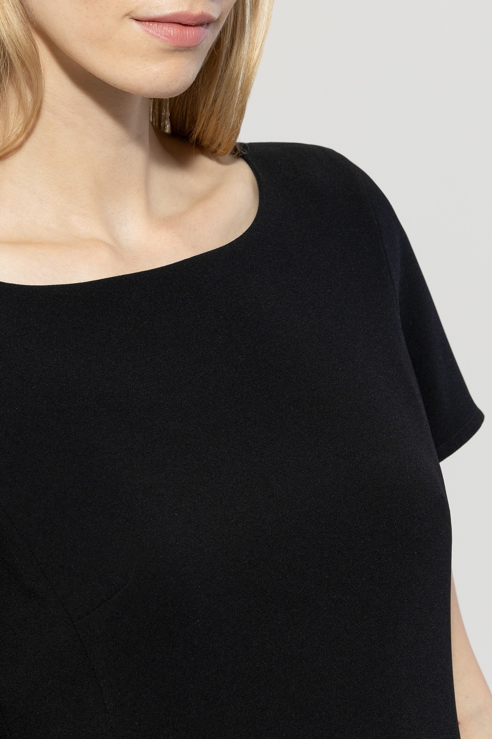 Shiftdress aus Techno Sablé - black - Standard | Model Detail