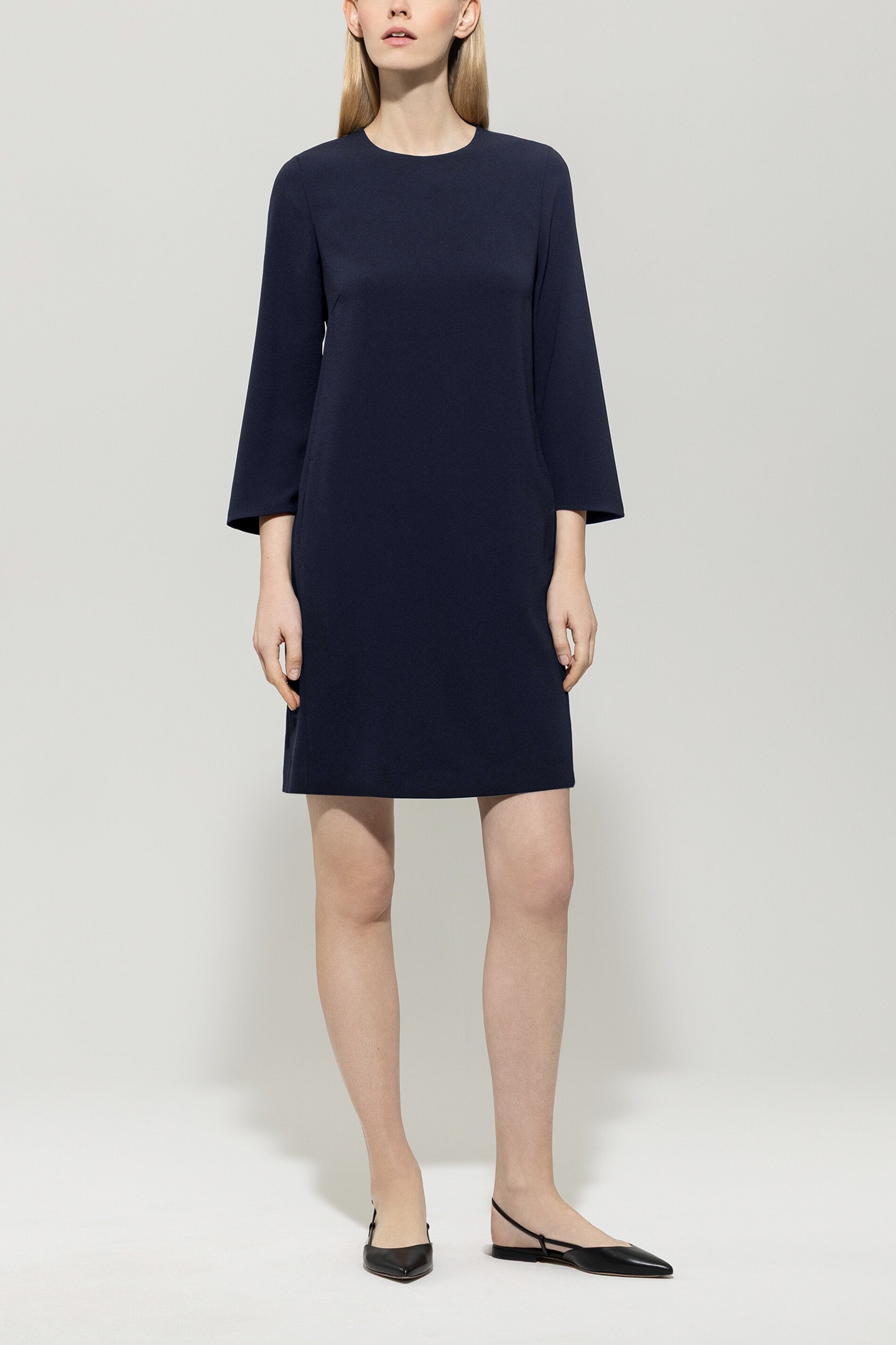 Midikleid aus Techno-Sablé - dark navy - Standard | Model Front