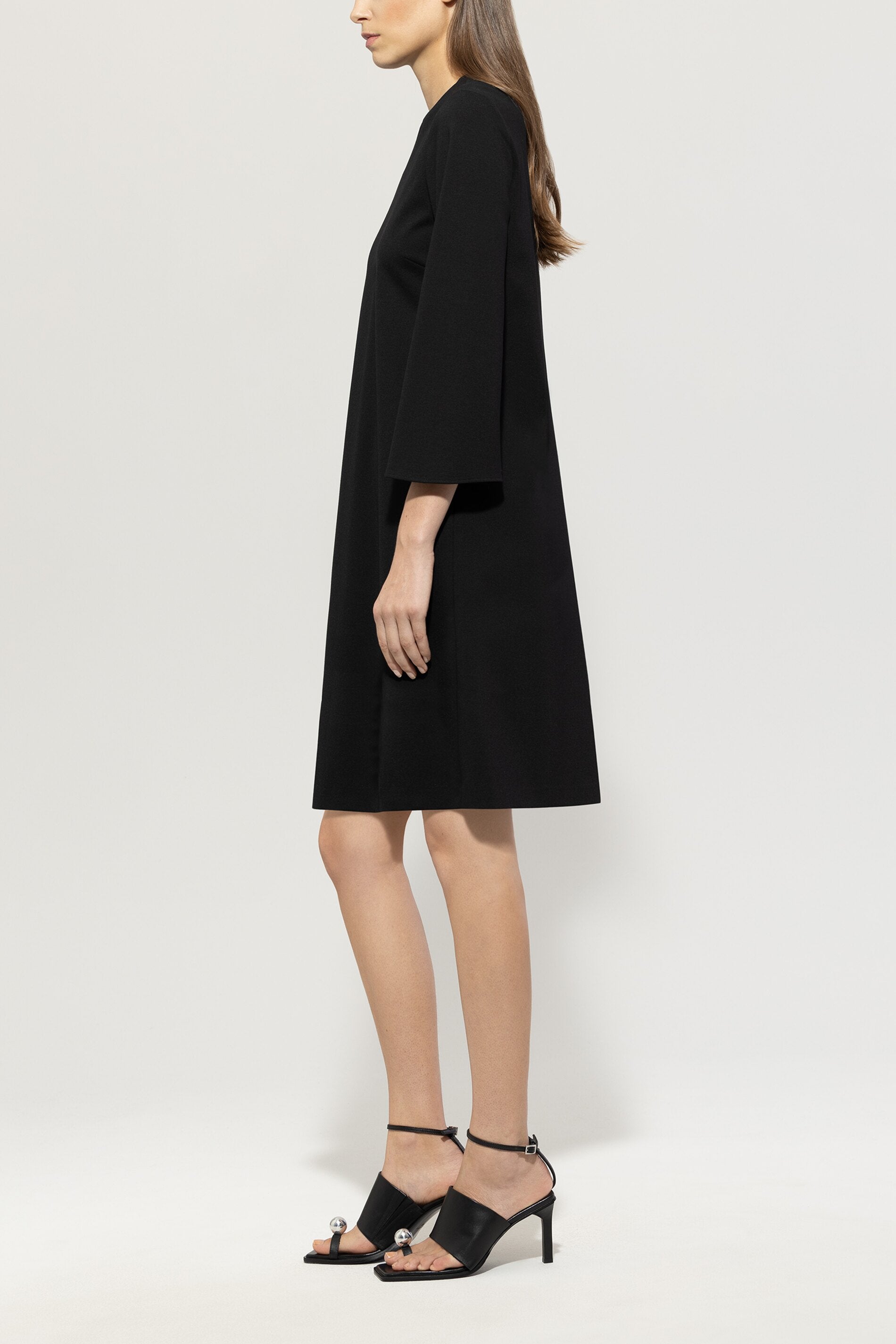 Minikleid aus Punto-Milano - deep black - lange Version | Model Seite