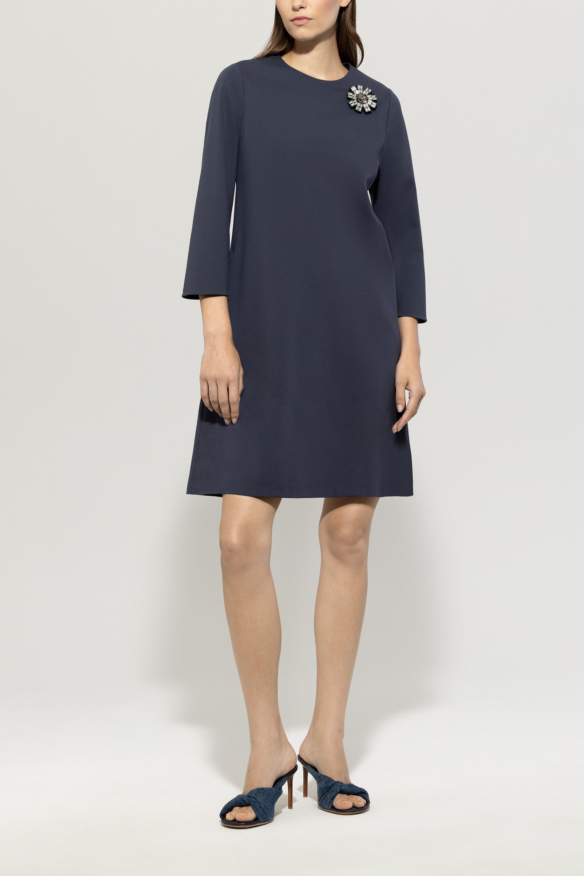 Minikleid aus Punto-Milano - jeans blue - lange Version | Model Front