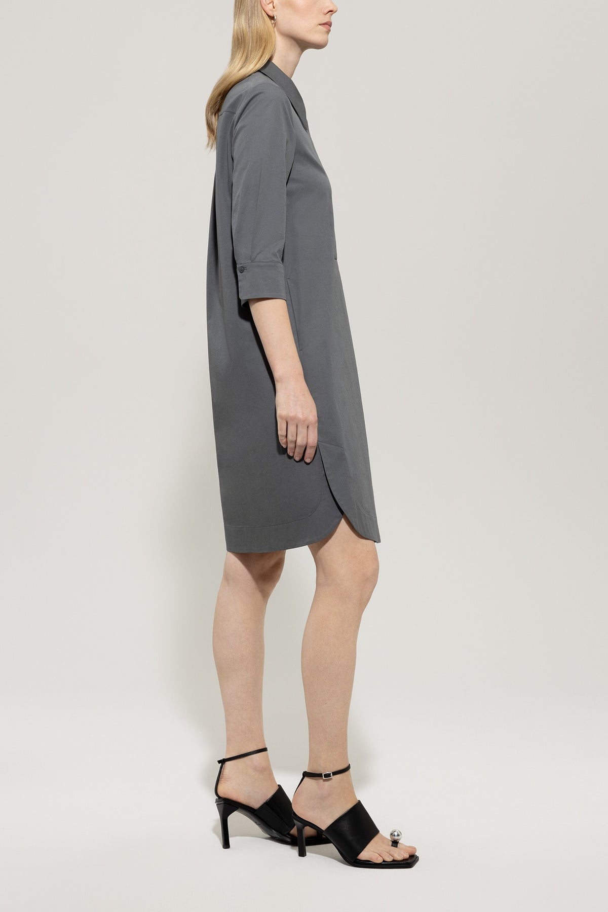 Gabardine-Hemdblusenkleid - cool grey - Standard | Model Seite