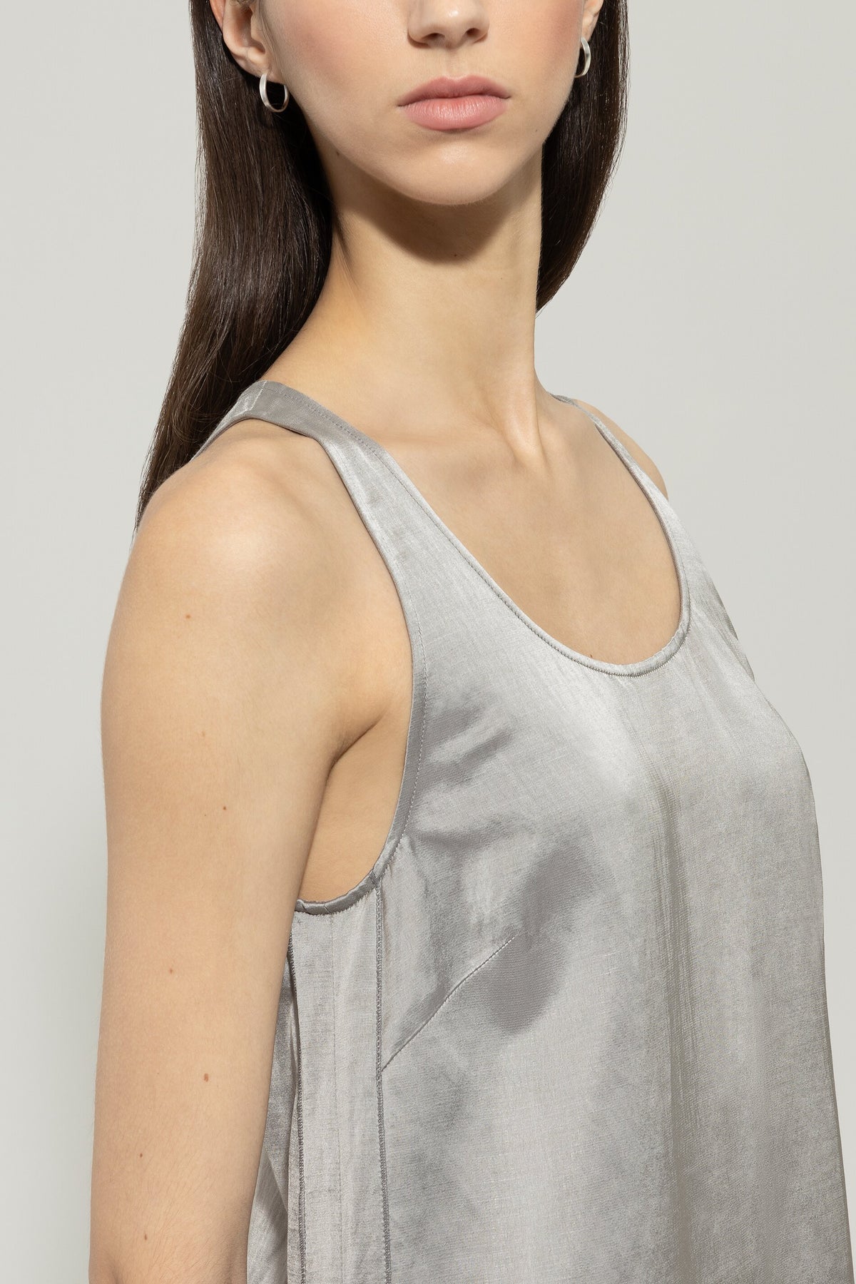 Satin-Tanktop-Kleid - satin grey - Standard | Model Detail