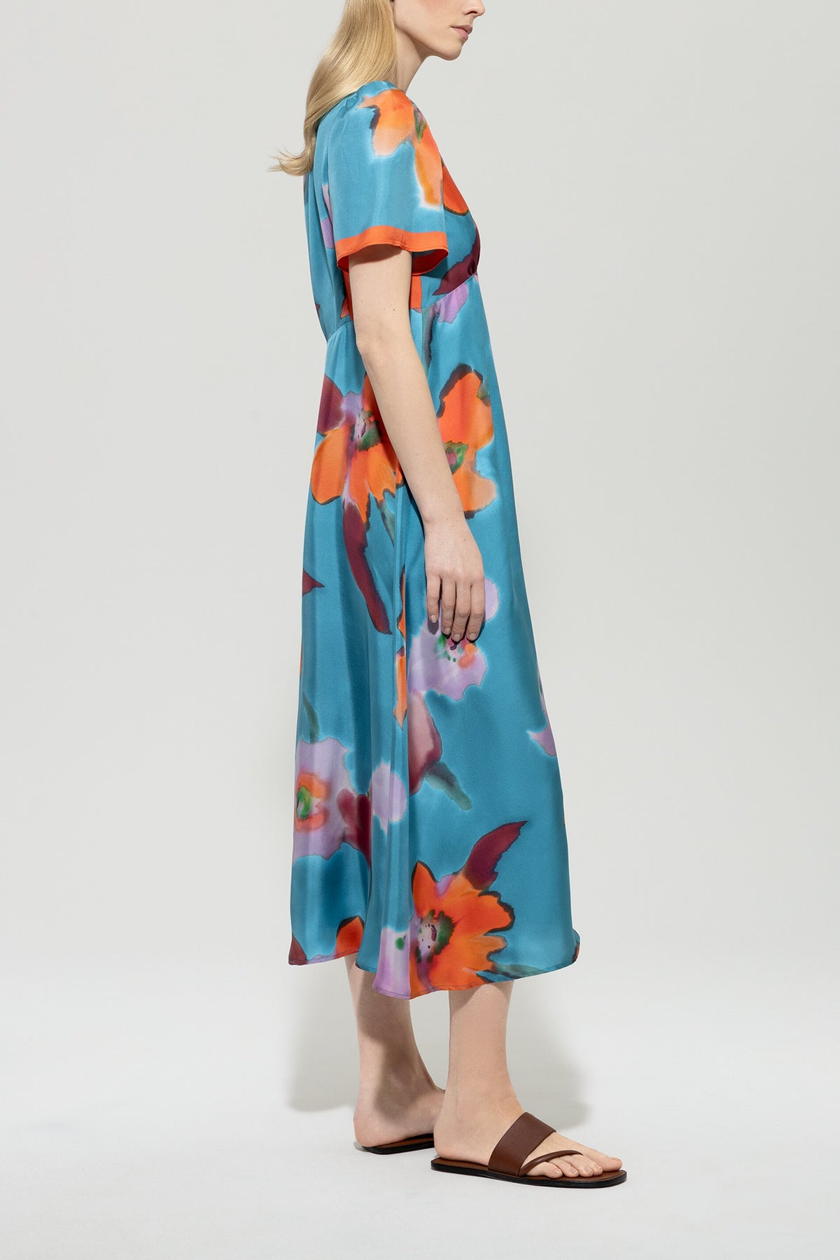 Maxikleid mit Hibiskus-Print - multi - Standard | Model Seite