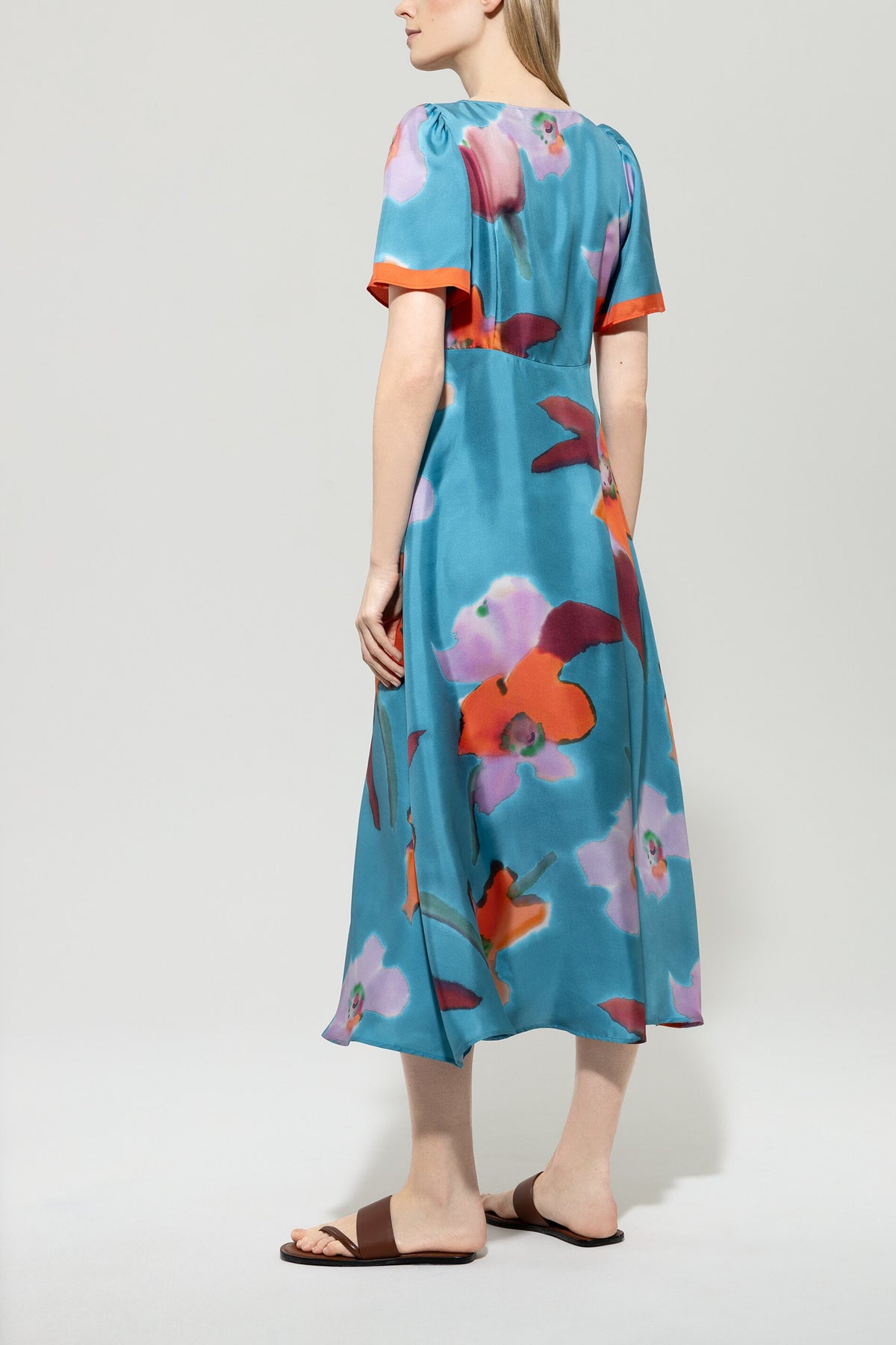 Maxikleid mit Hibiskus-Print - multi - Standard | Model Rück
