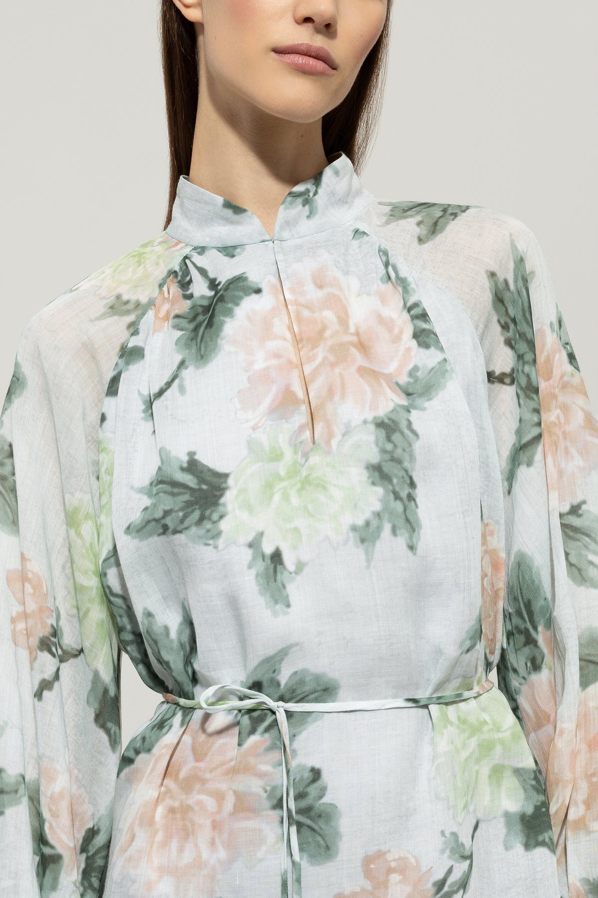 Ramie-Kleid mit Floral-Print - multi - Standard | Model Detail