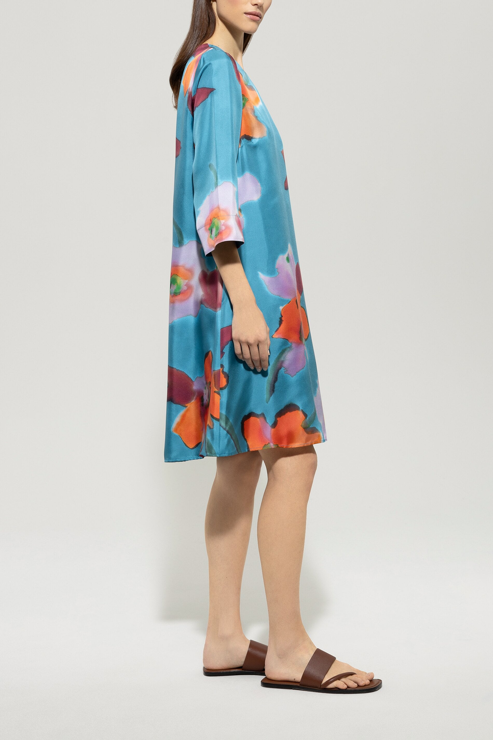 Minikleid mit Hibiskus-Print - multi - lange Version | Model Seite