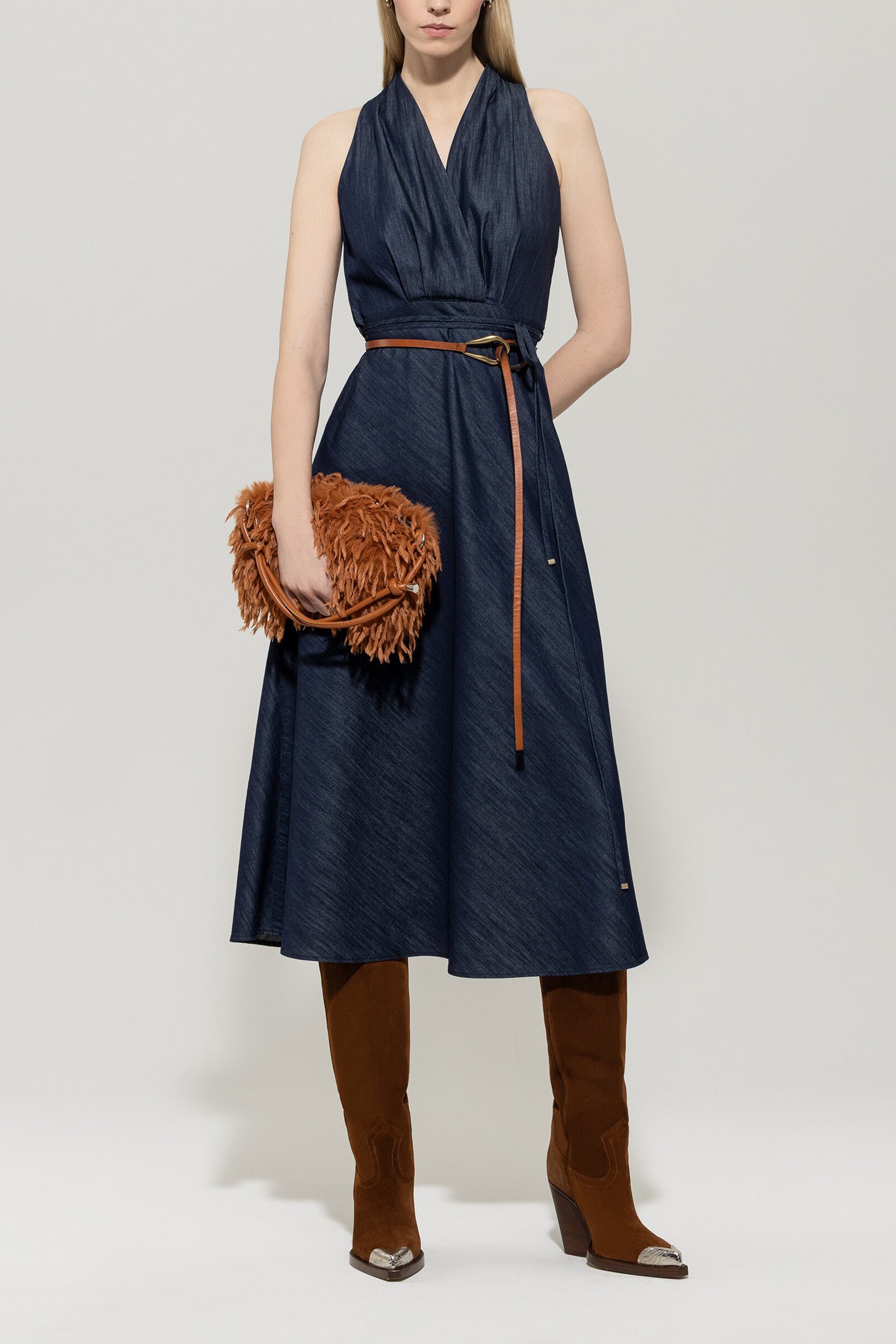 Denimkleid mit Bindeband - denim blue - Standard | Model Front