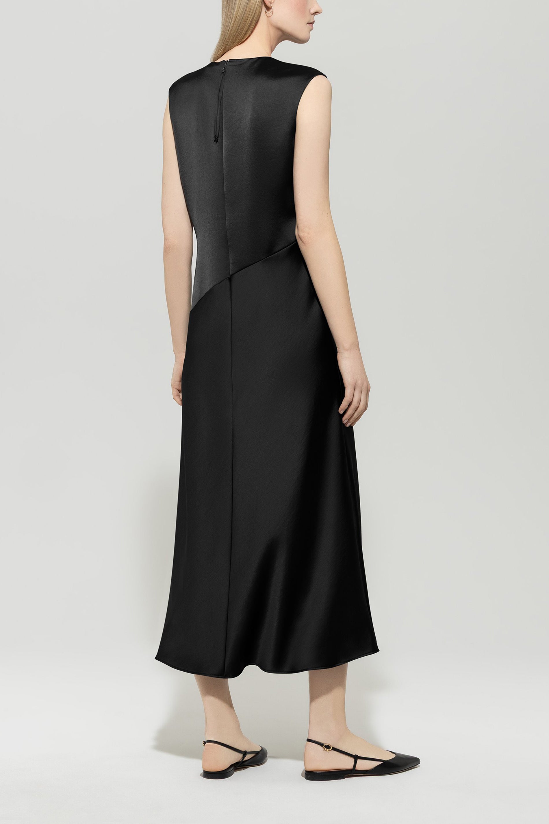 Shiftdress mit Cut-out-Detail - deep black - Standard | Model Rück