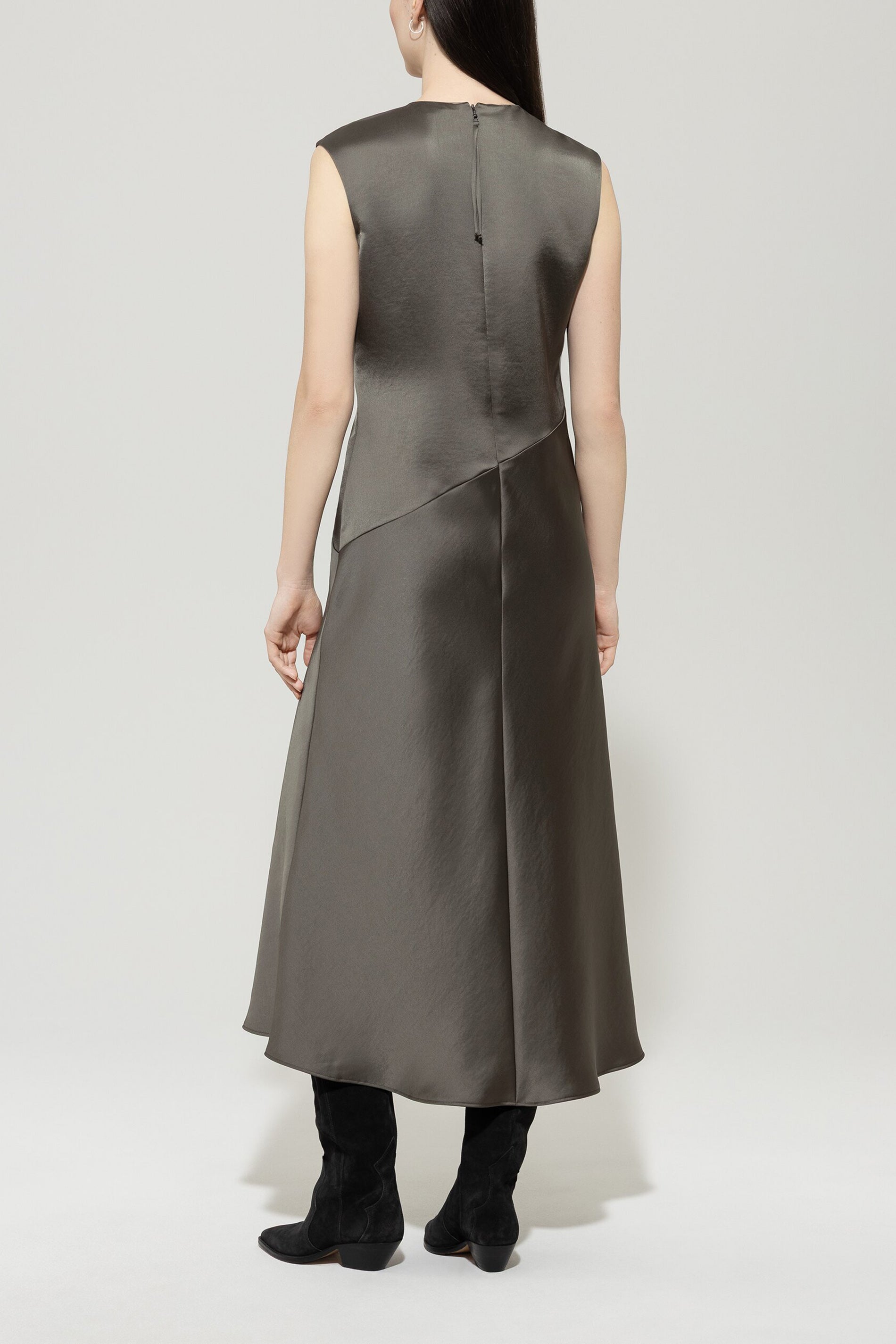 Shiftdress mit Cut-out-Detail - cool khaki - Standard | Model Rück