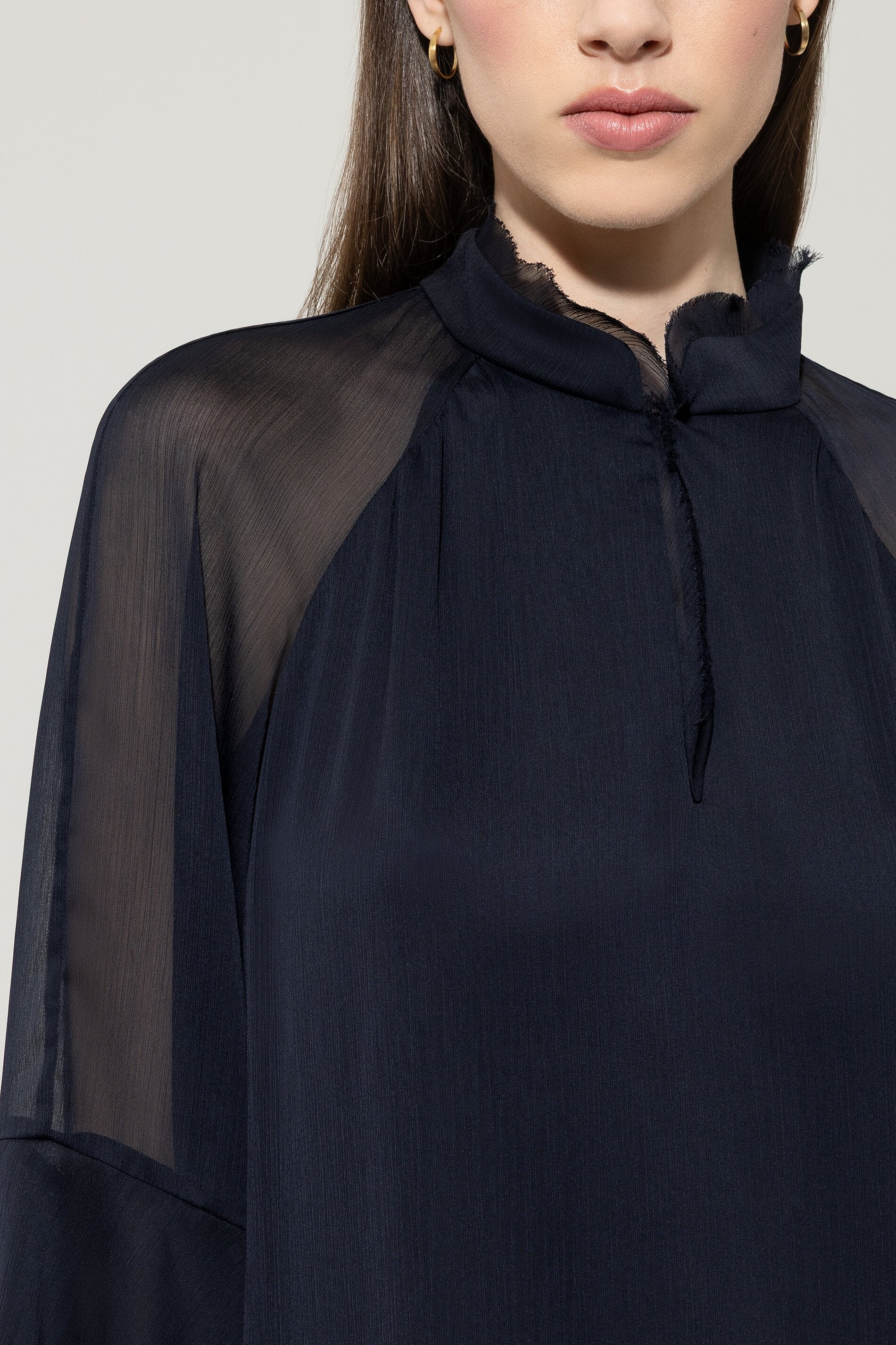 Kleid mit Rüschendetails - dark blue - Standard | Model Detail