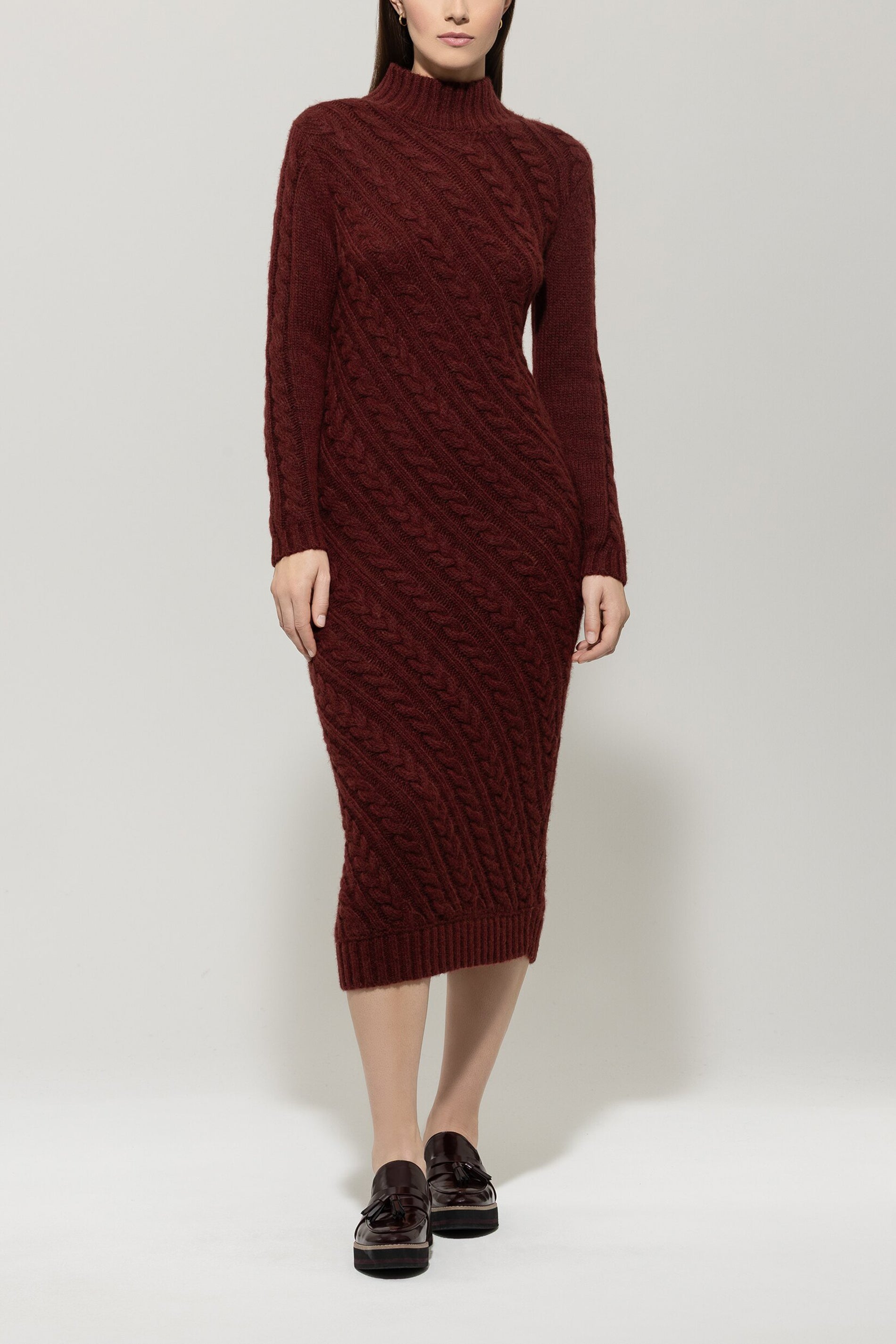 Kleid mit Diagonal-Cable-Knit - berry red - Standard | Model Front