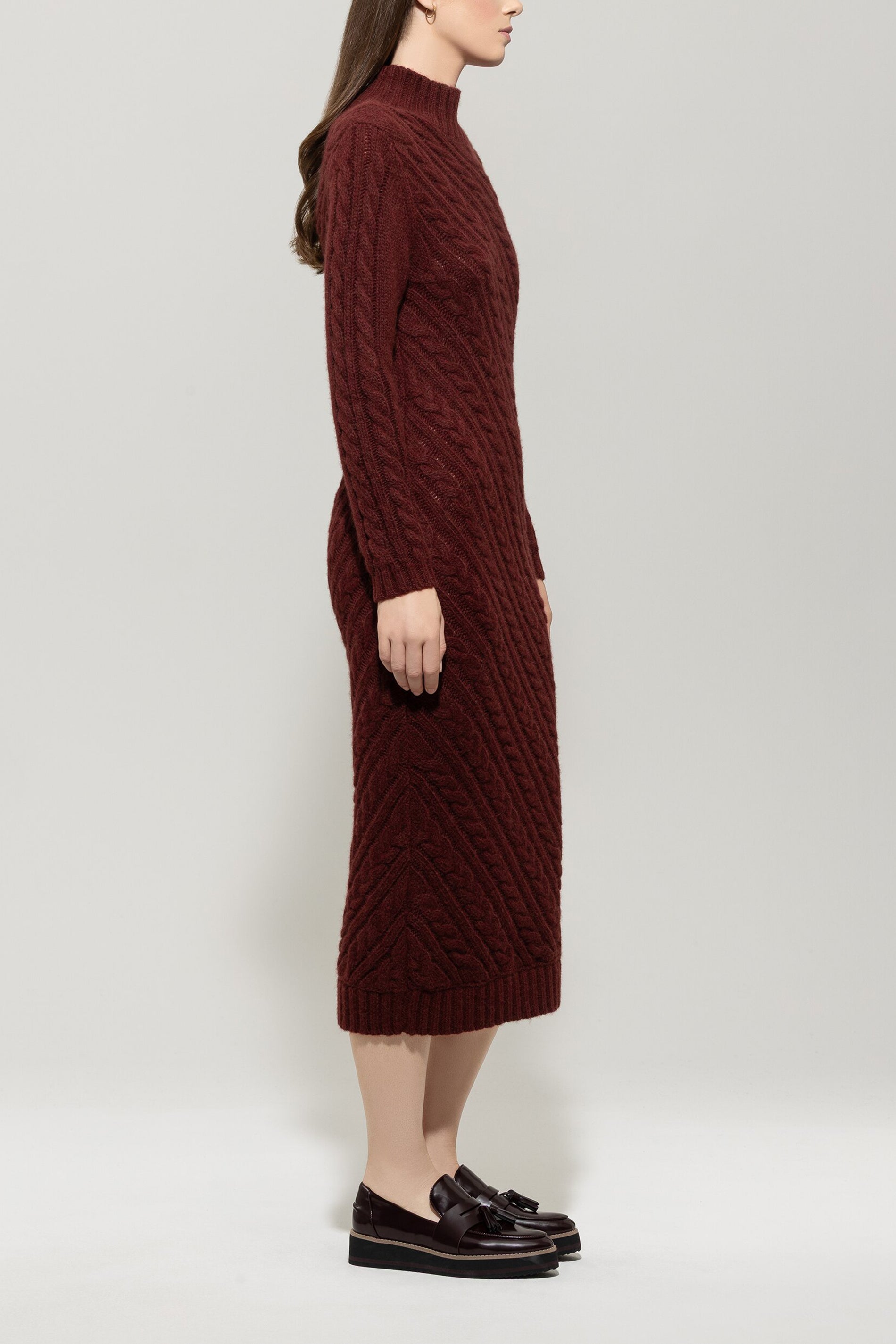 Kleid mit Diagonal-Cable-Knit - berry red - Standard | Model Seite