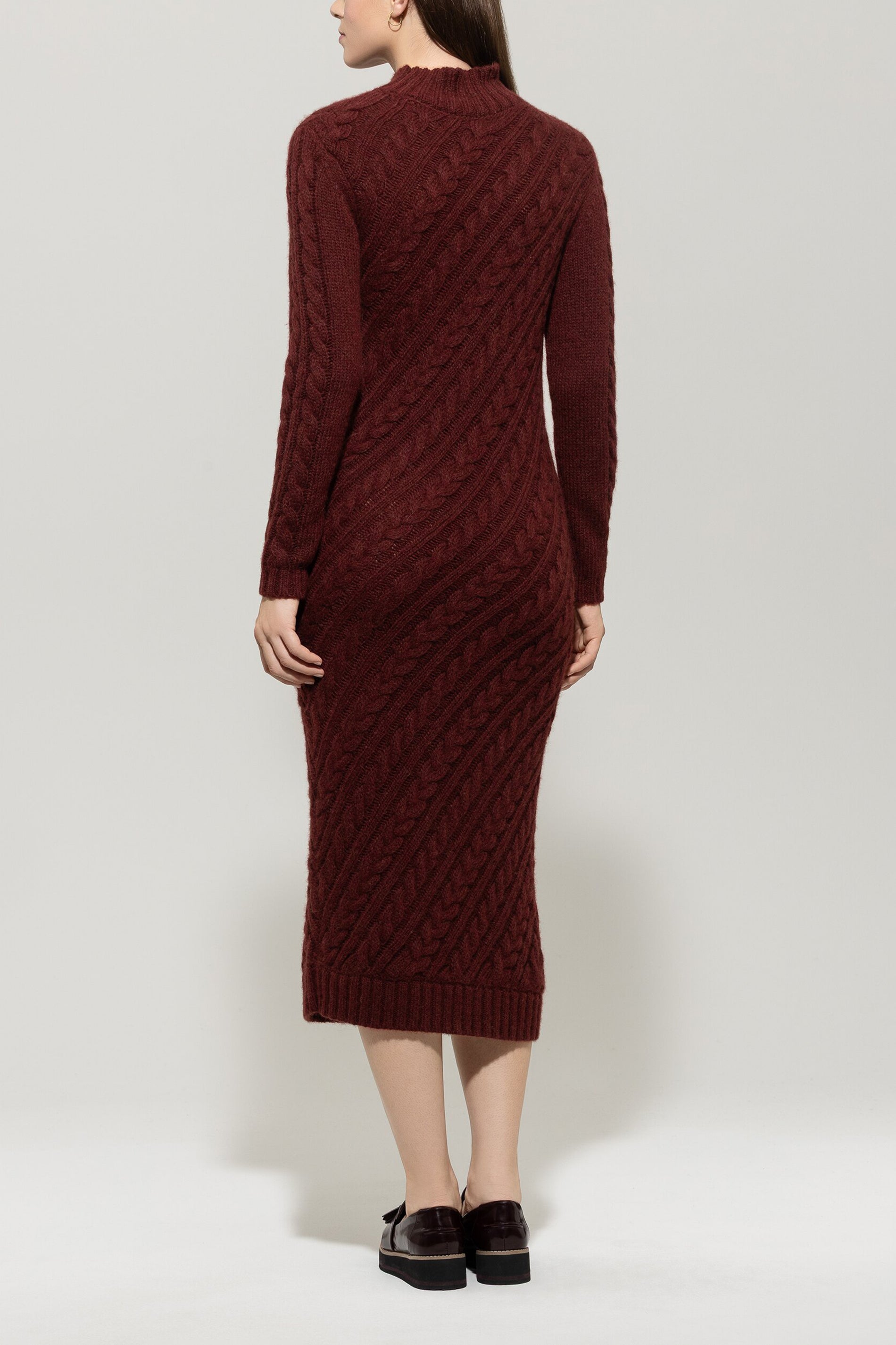 Kleid mit Diagonal-Cable-Knit - berry red - Standard | Model Rück