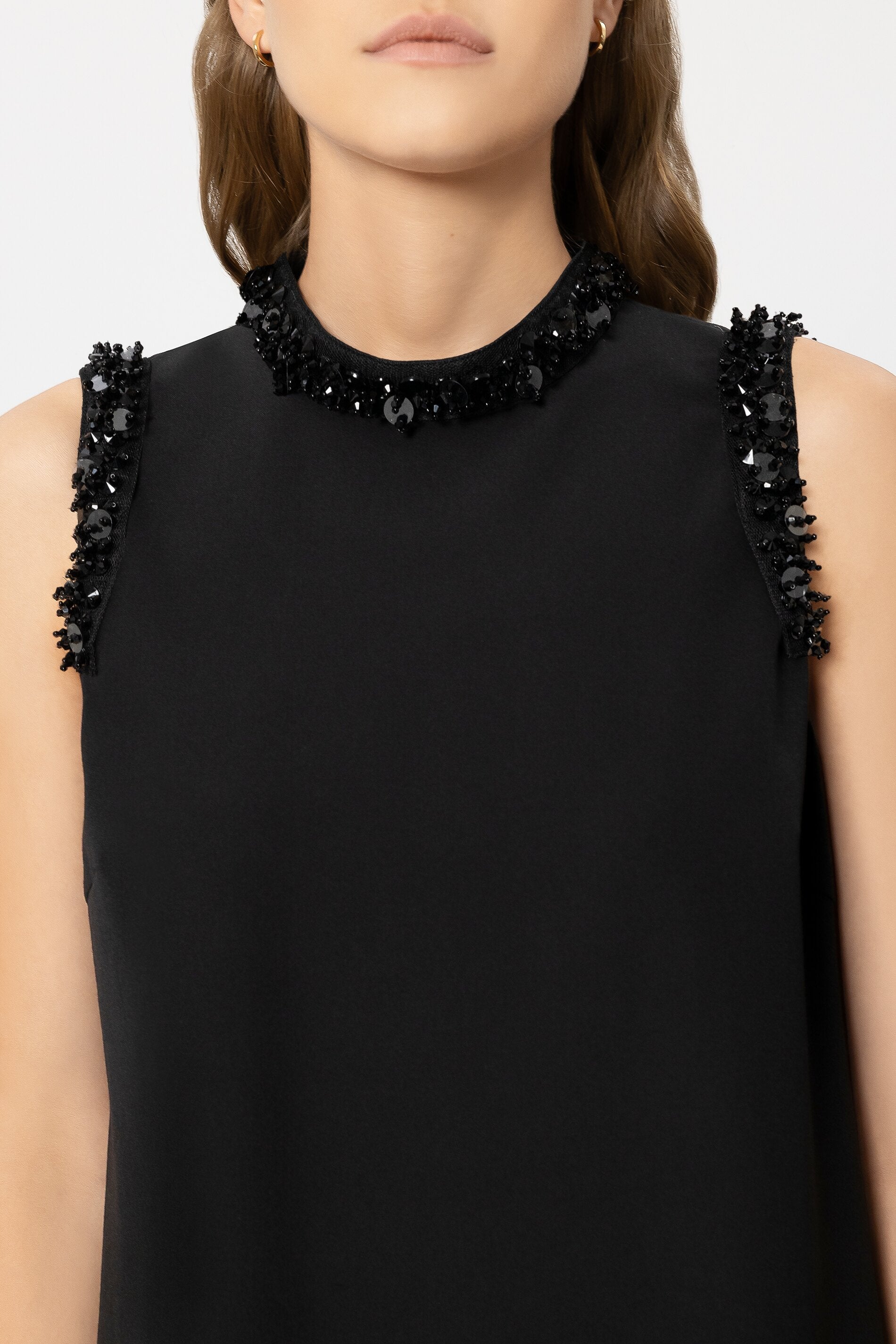 Shiftdress mit Perlen-Details - black - Standard | Model Detail