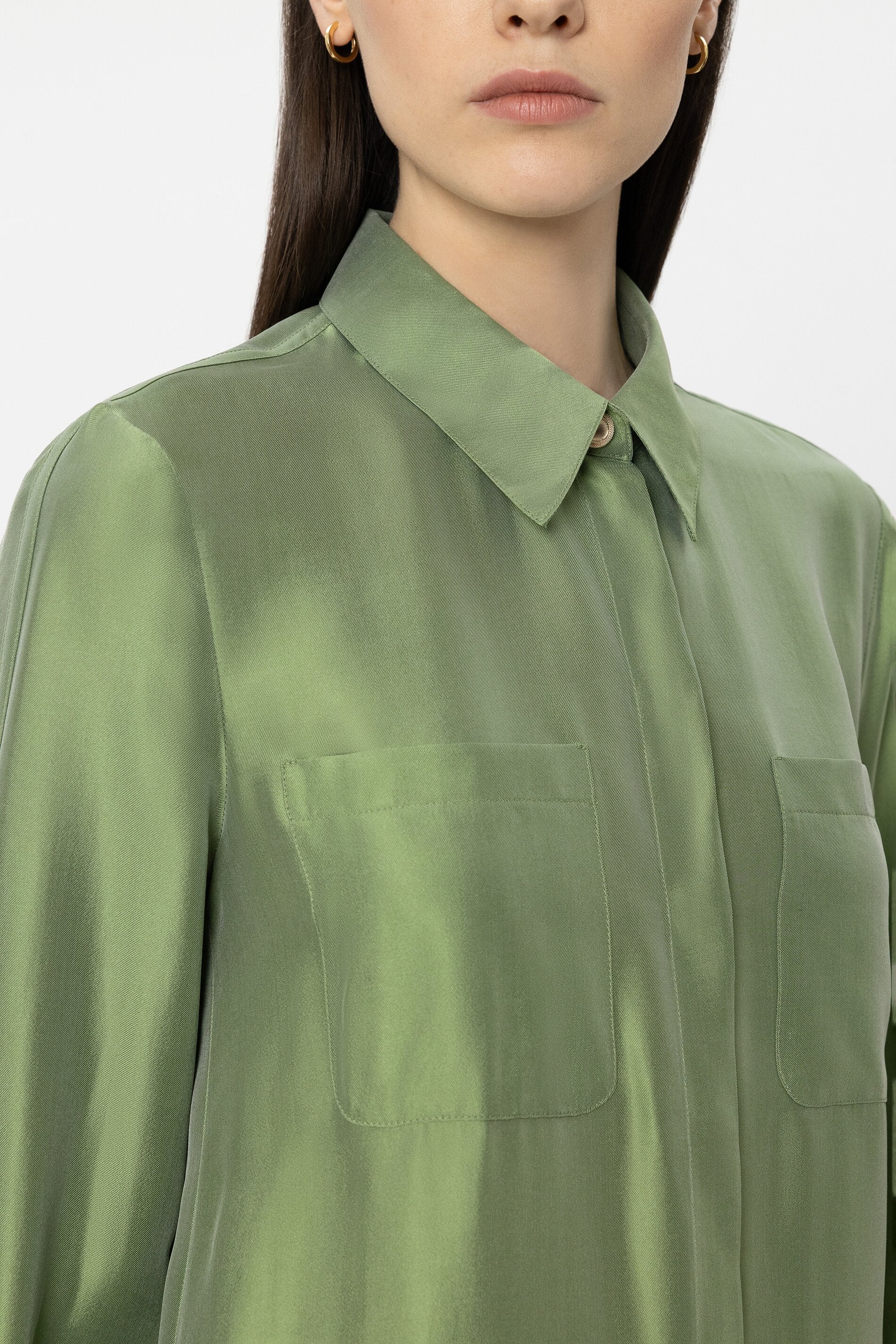 Hemdblusenkleid aus Seiden-Mix - moss green - Standard | Model Detail