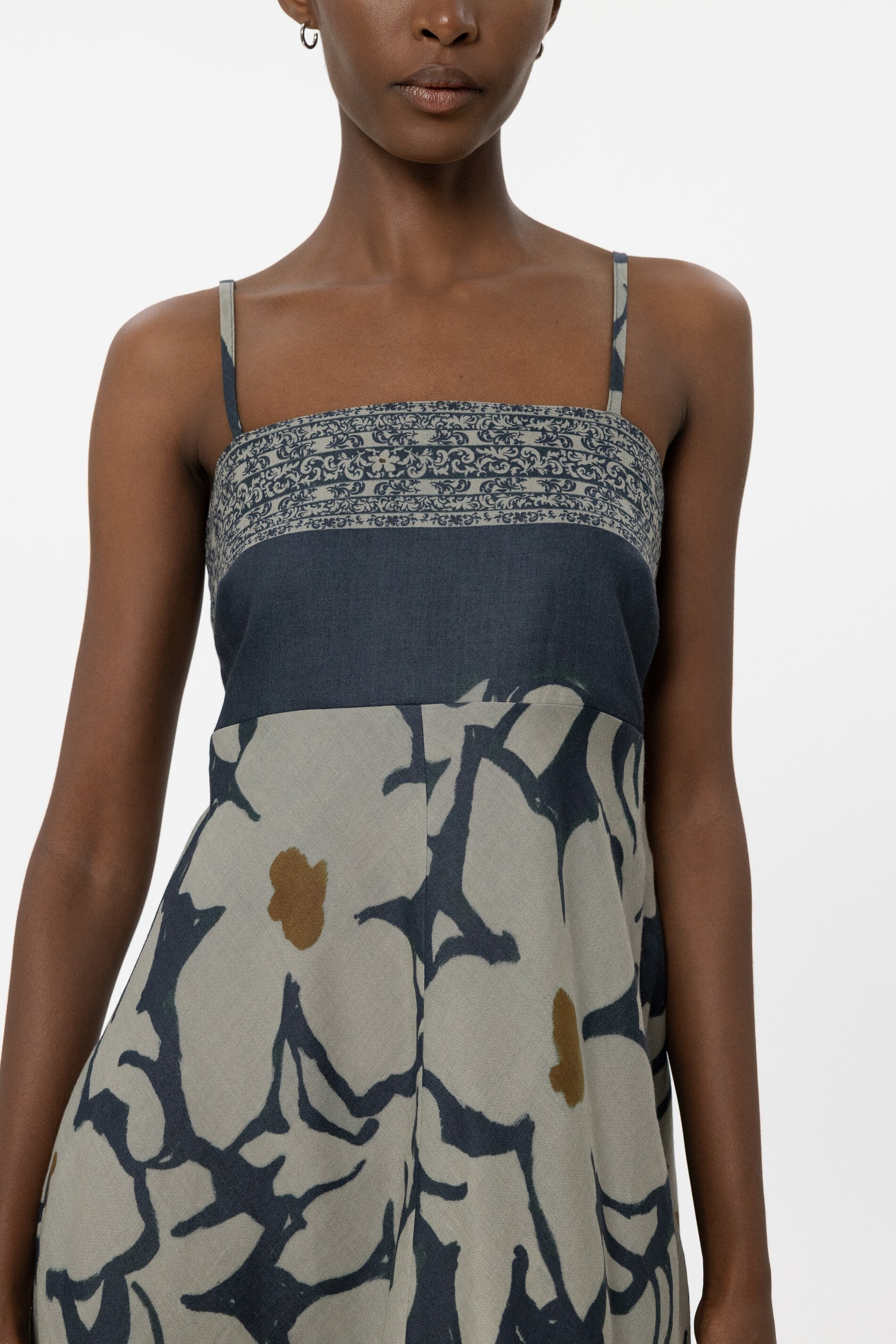 Ramie-Kleid mit Flower-Print - tinted blue / multi - Standard | Model Detail