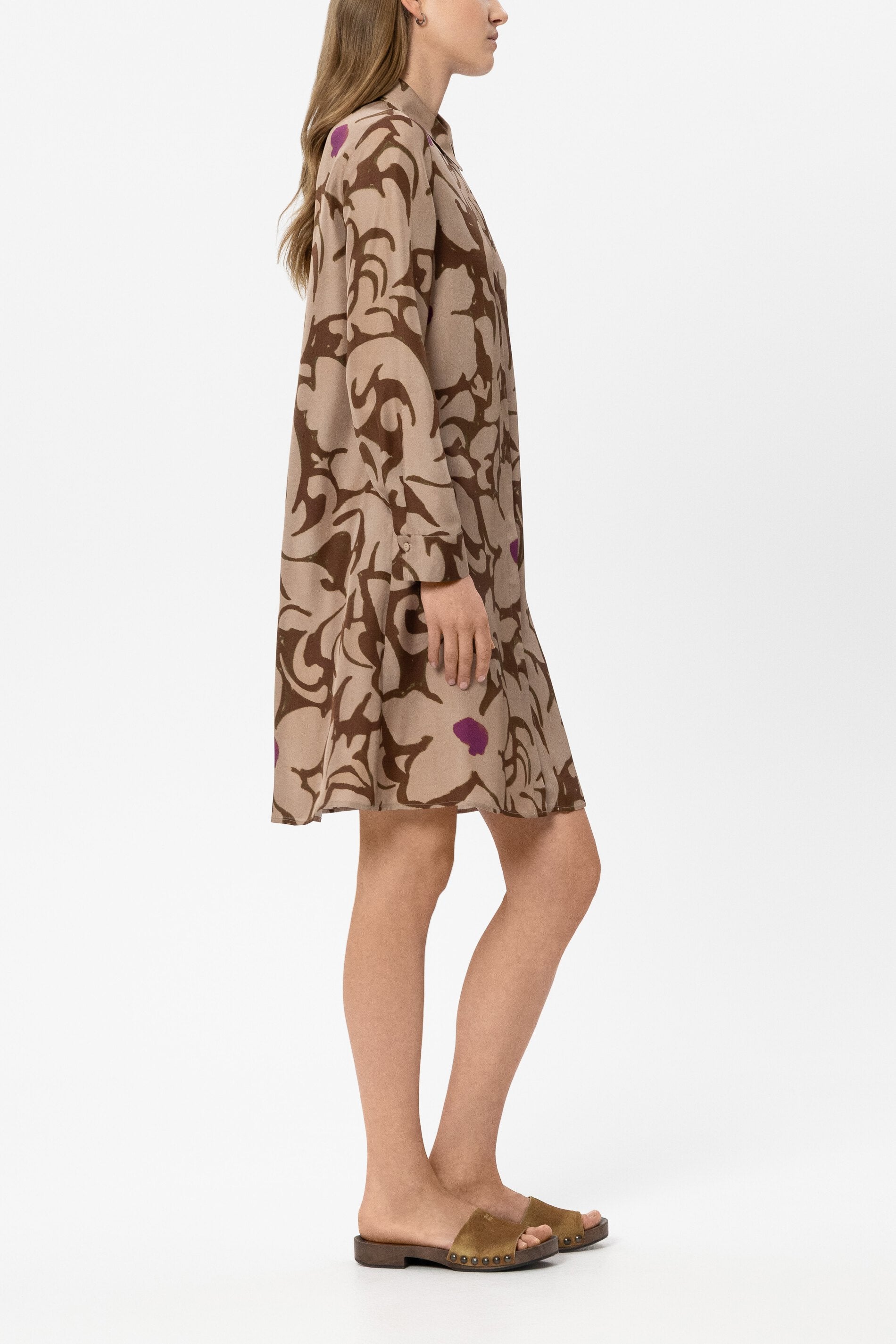 Seidenkleid mit Flower-Print - light terracotta / multi - Standard | Model Seite