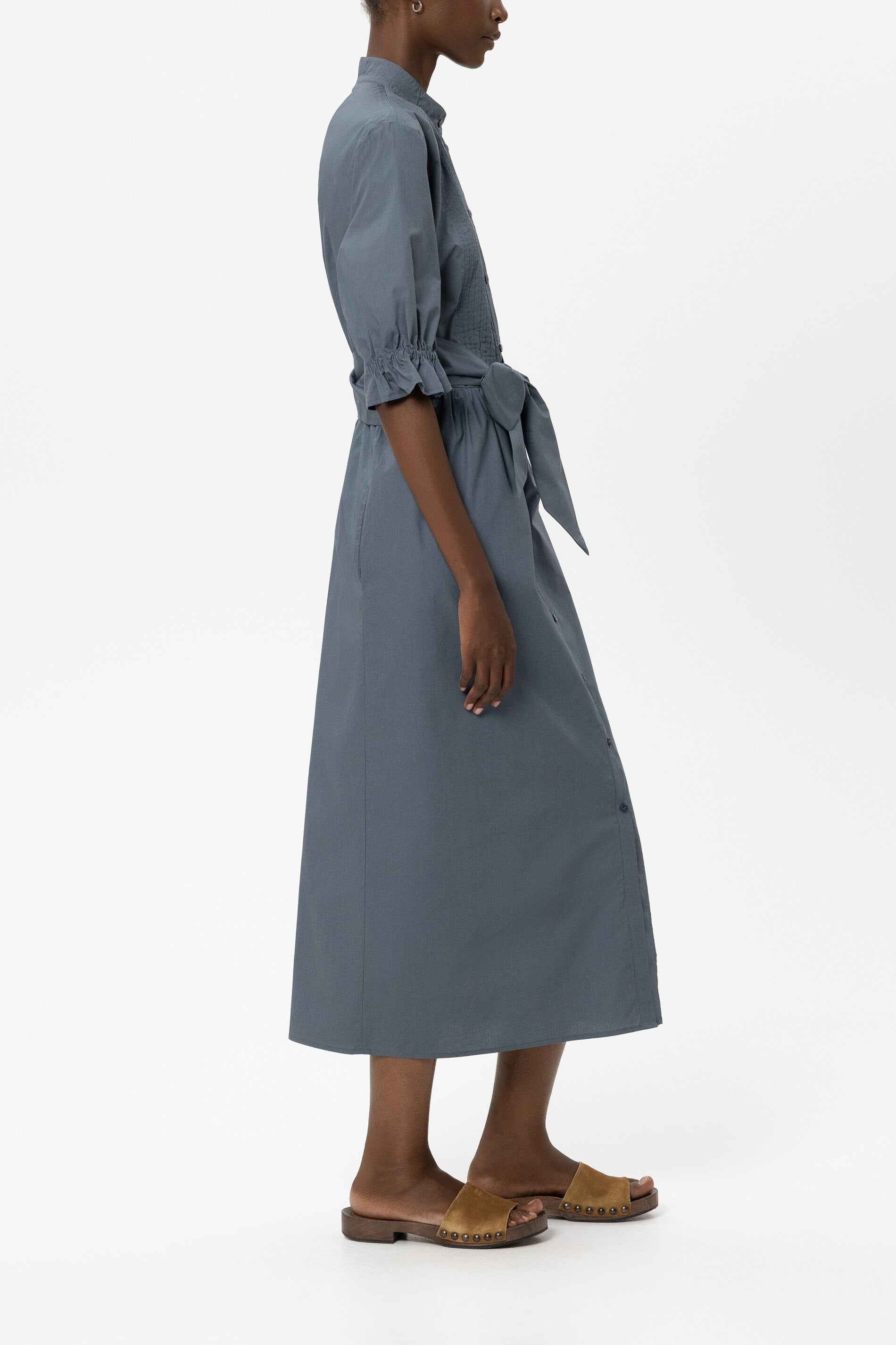 Baumwoll-Hemdblusenkleid - tinted blue - Standard | Model Seite