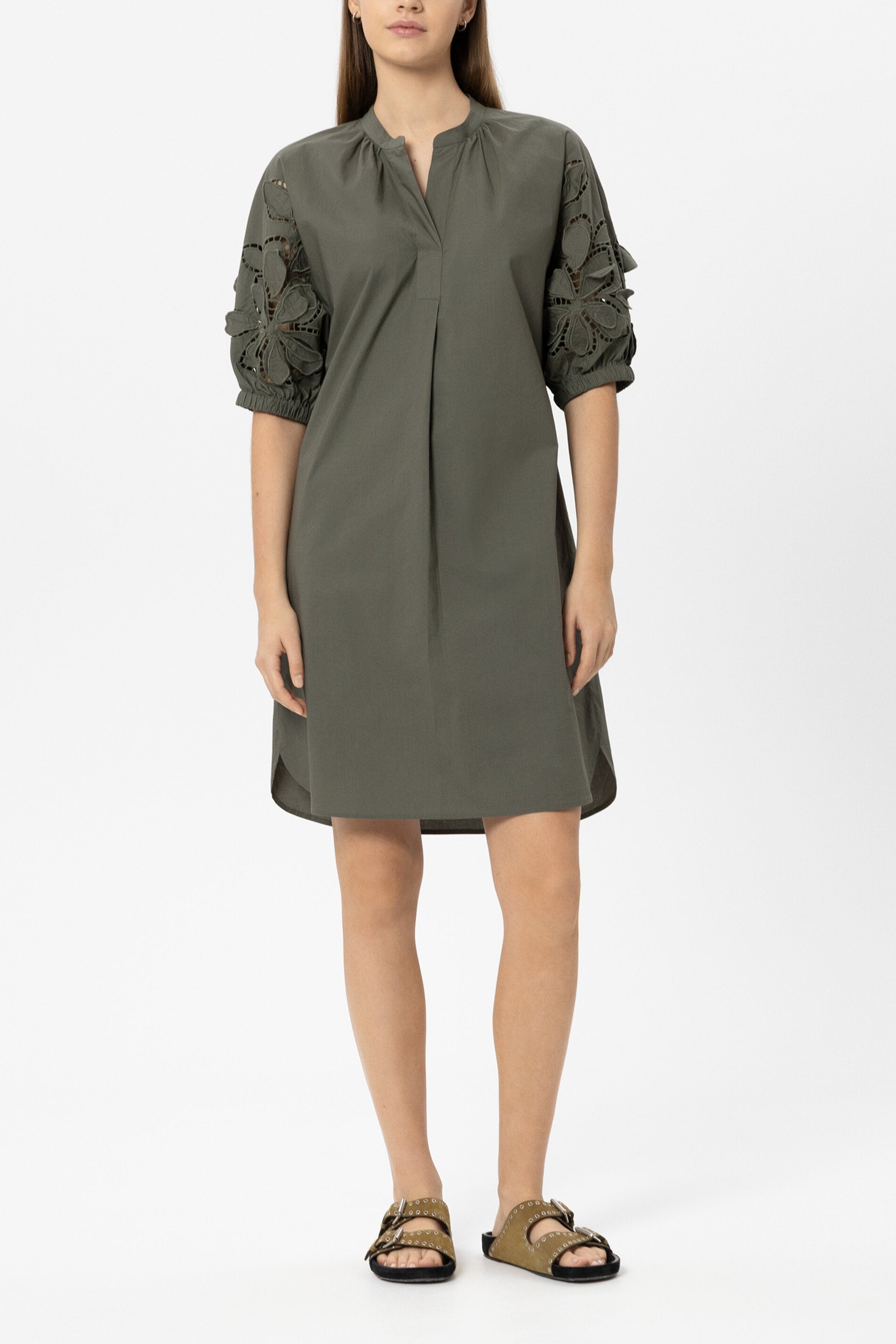 Midi-Kleid mit Lochstickerei - khaki - Standard | Model Front