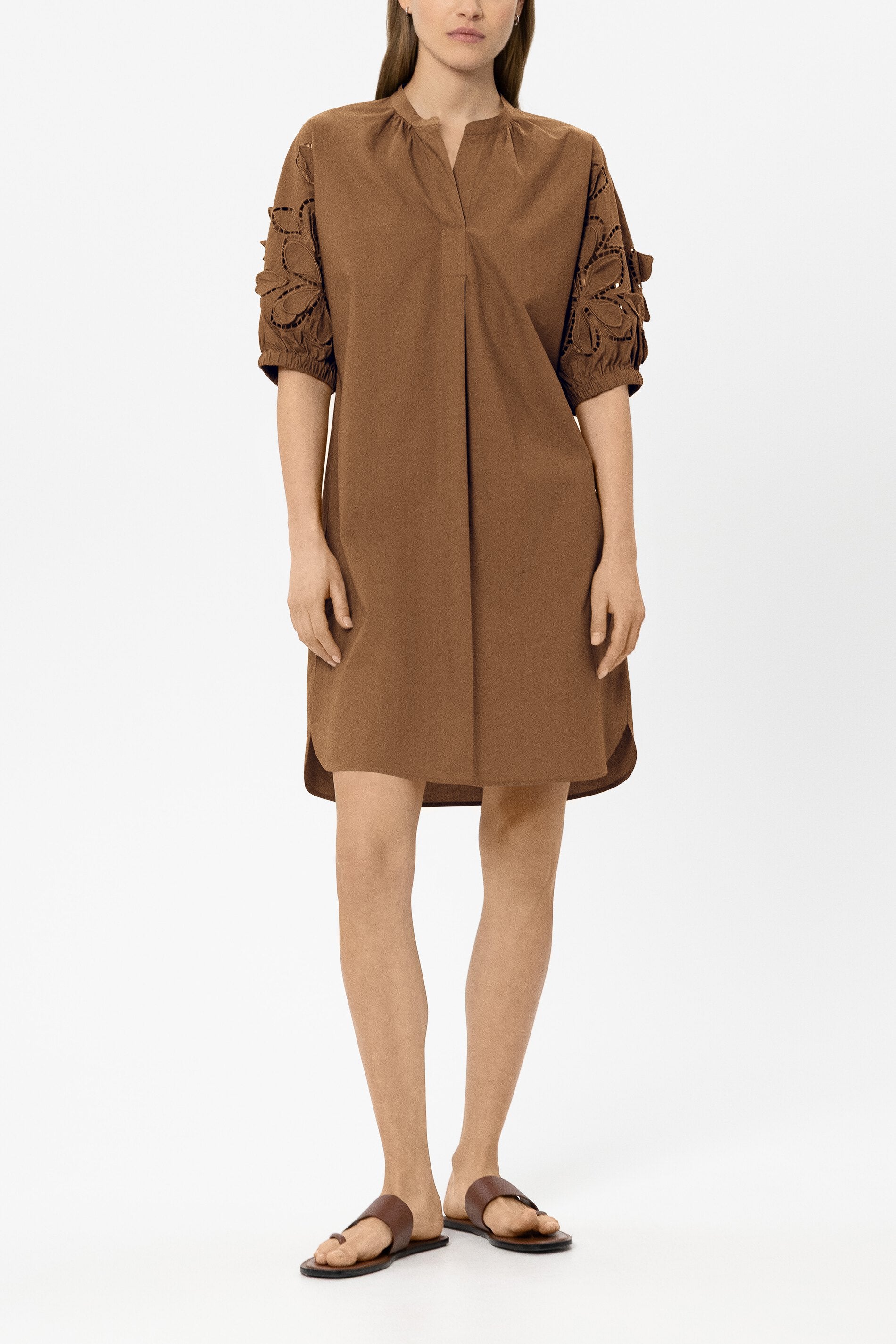 Midi-Kleid mit Lochstickerei - dark terracotta - Standard | Model Front
