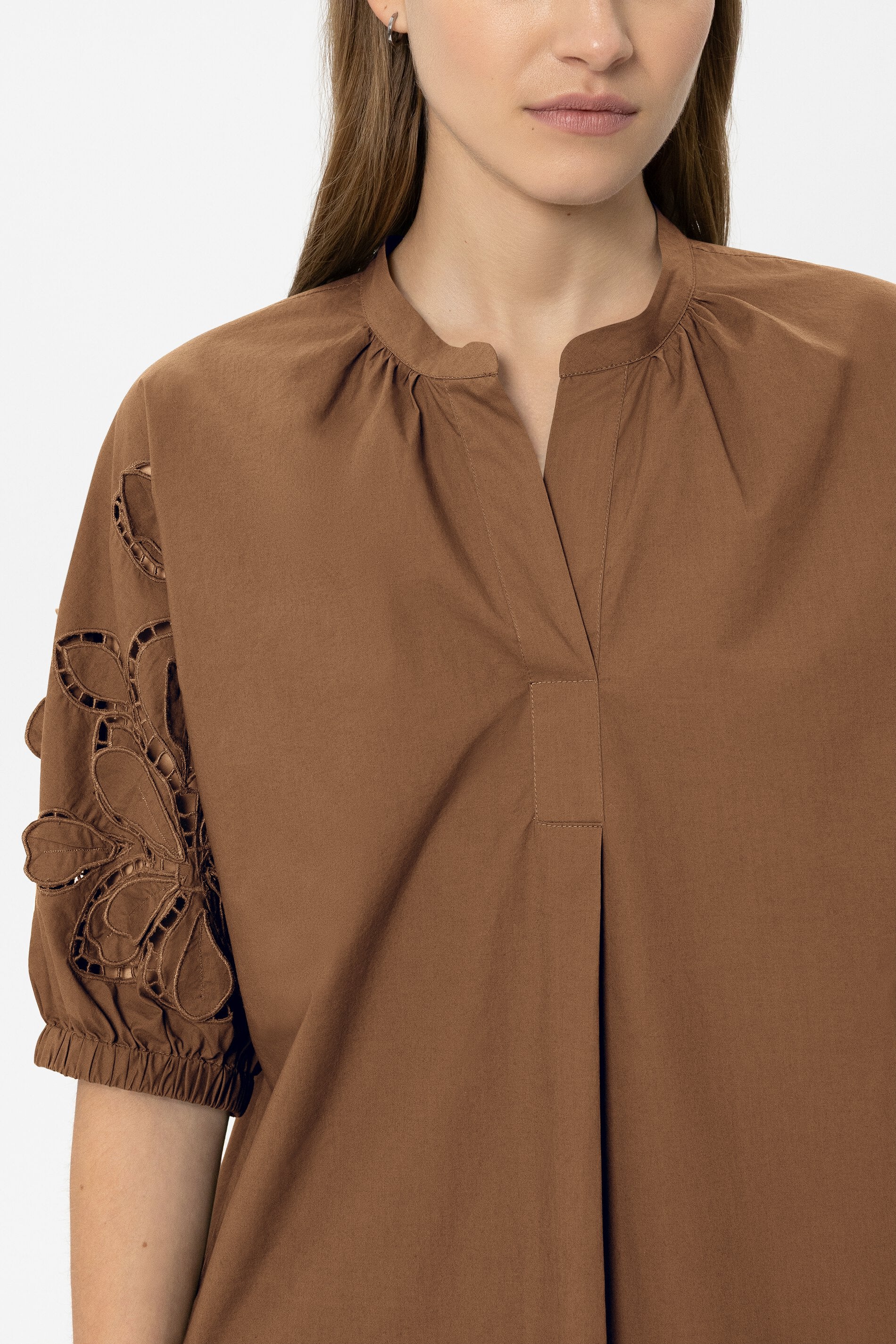 Midi-Kleid mit Lochstickerei - dark terracotta - Standard | Model Detail