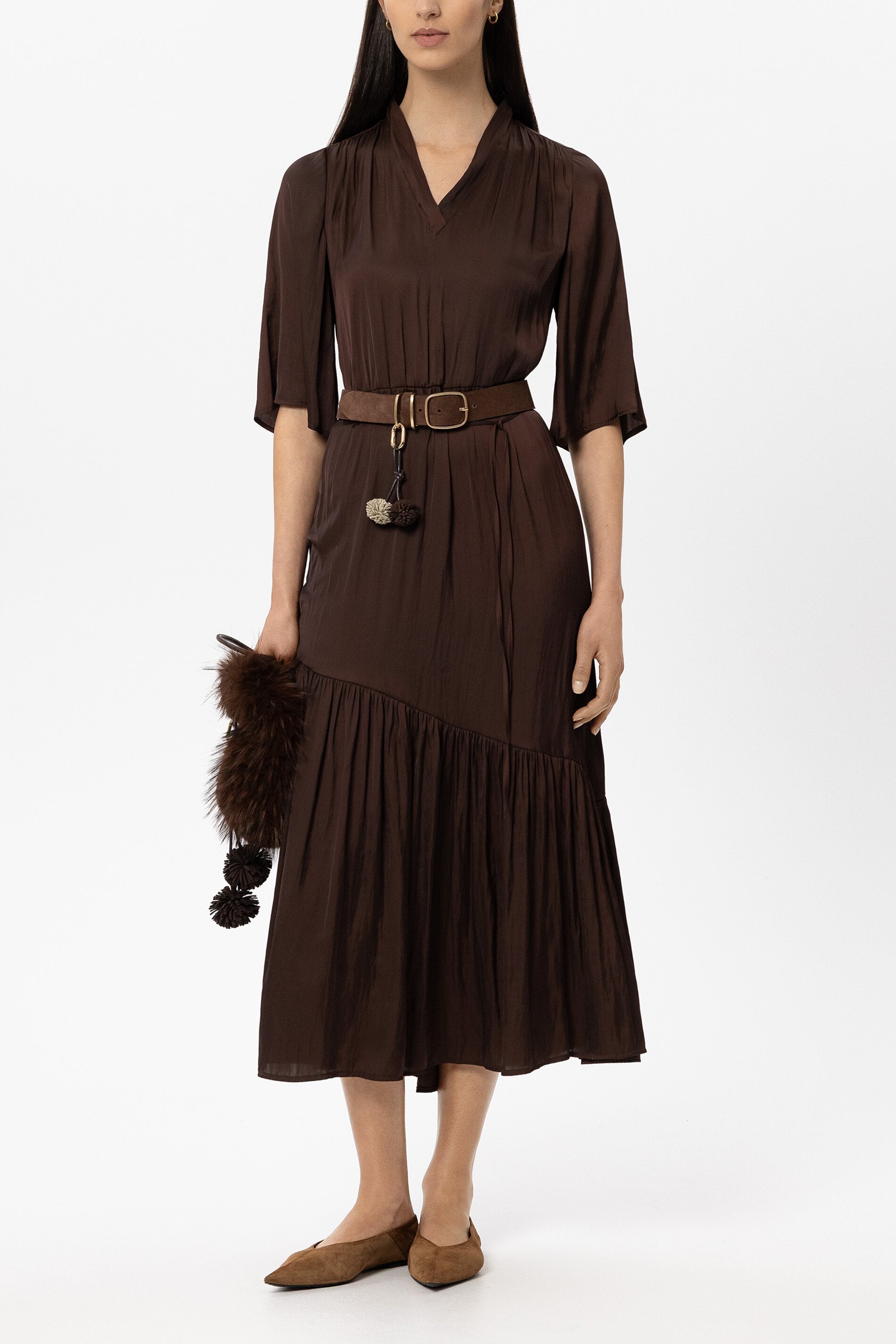 Satin-Kleid mit Saumvolants - marone - Standard | Model Front