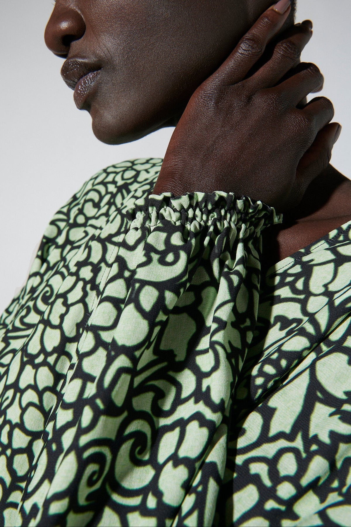Minikleid mit Flower-Print - multi - Standard | Model Detail