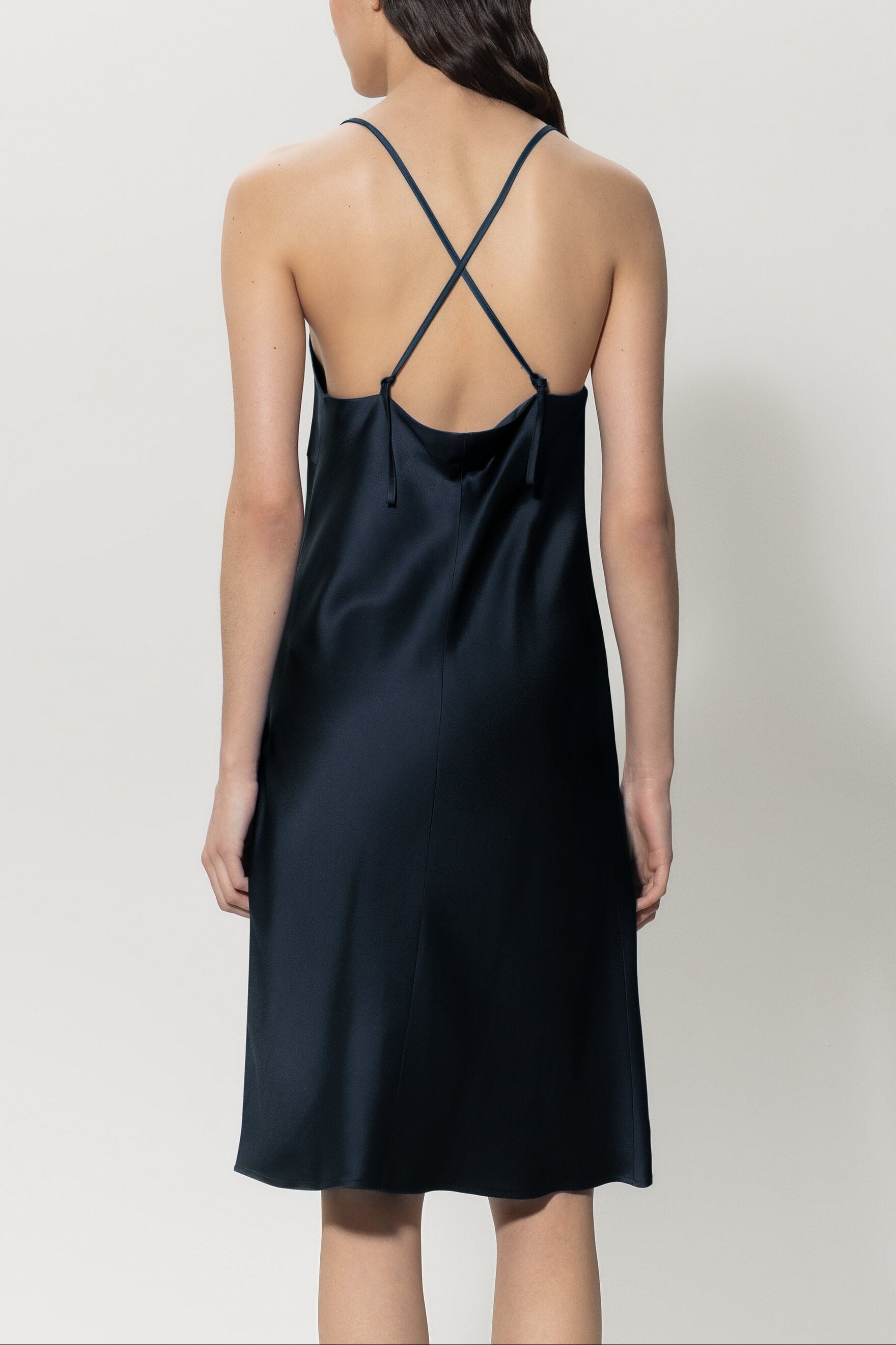 Satin-Slipdress mit Bias-Cut - petrol blue - Standard | Model Rück