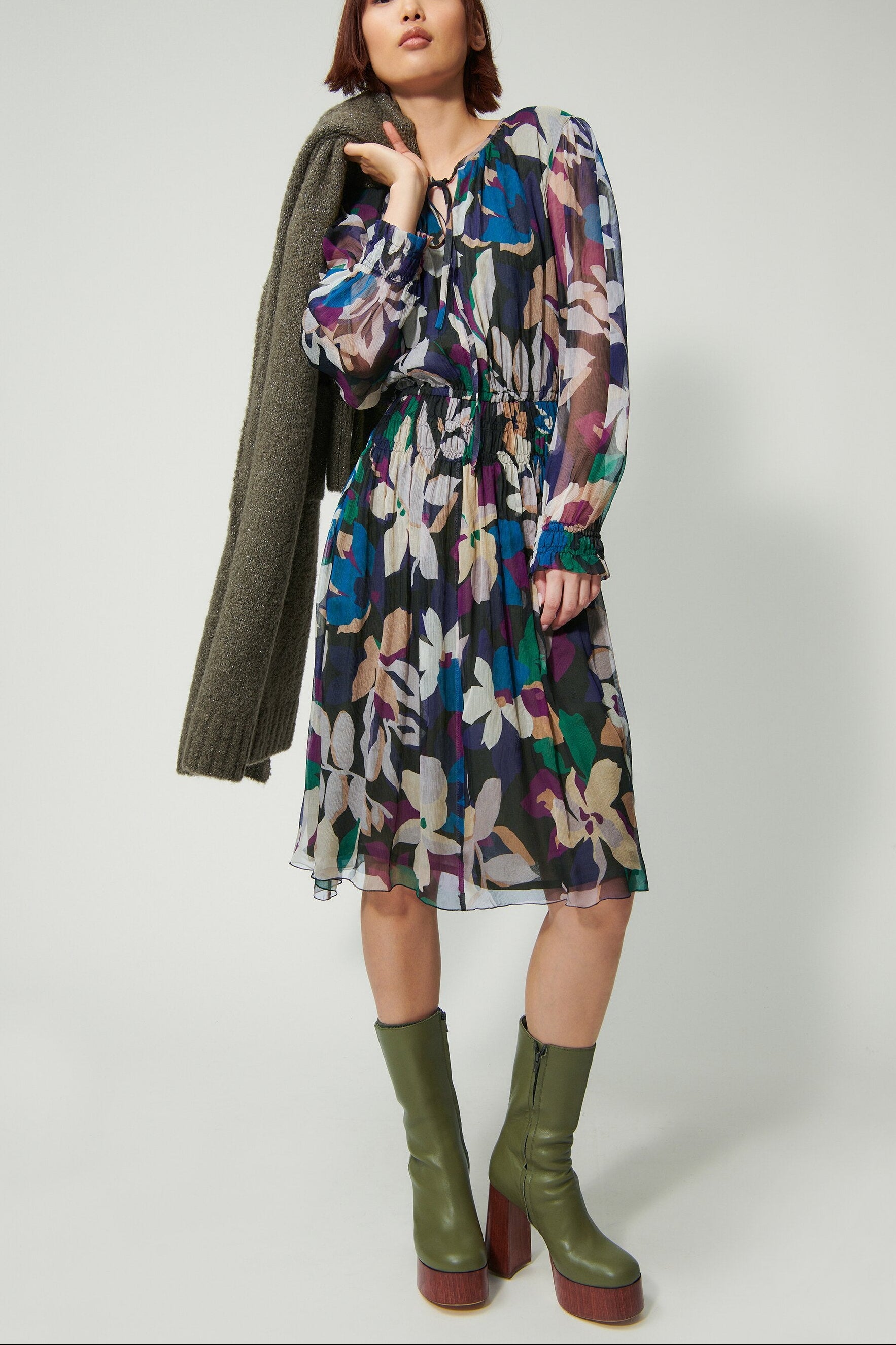 Seidenkleid mit Flower-Print - the winter flower print - Standard | Model Front