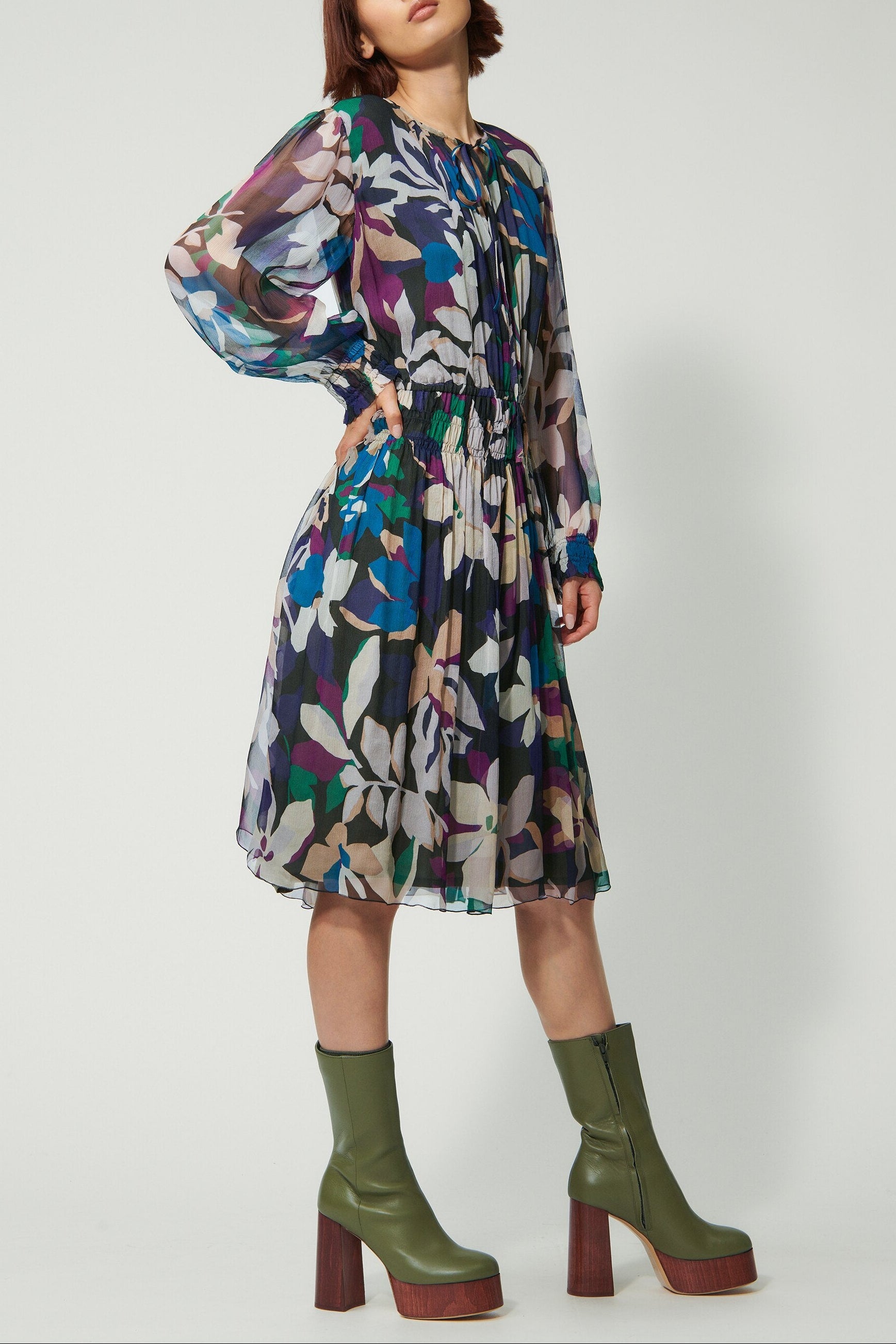 Seidenkleid mit Flower-Print - the winter flower print - Standard | Model Seite