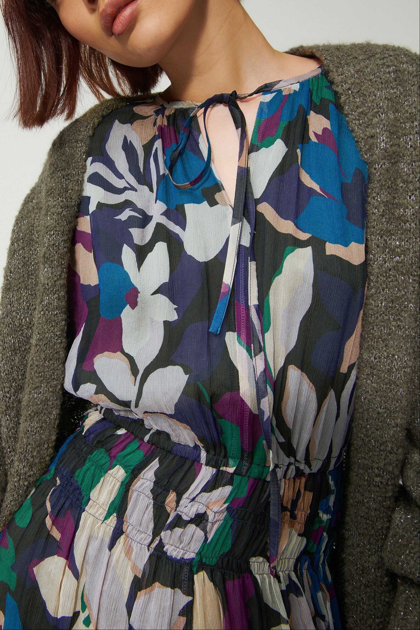 Seidenkleid mit Flower-Print - the winter flower print - Standard | Model Detail