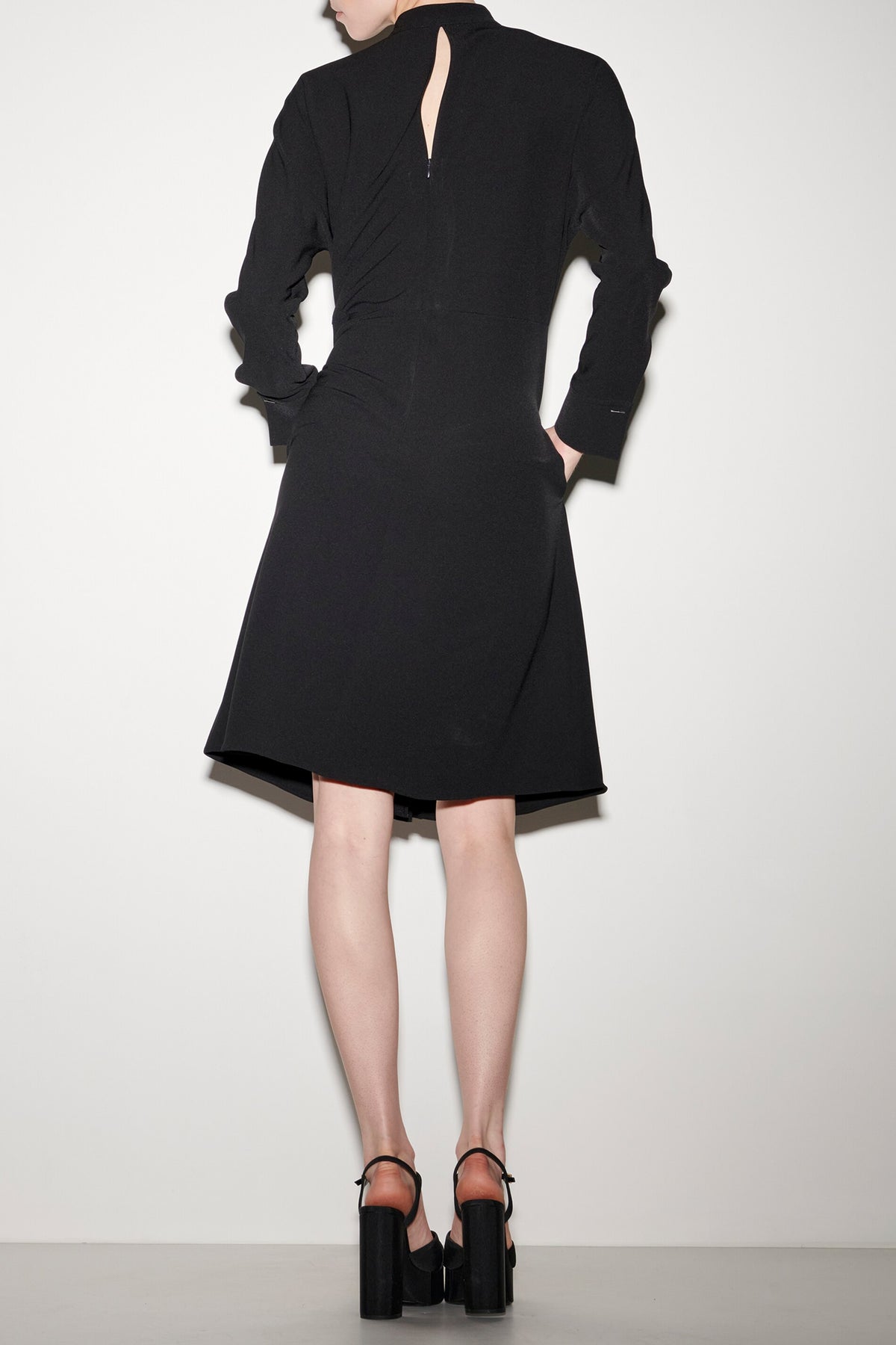Hemdblusenkleid in Midi-Länge - deep black - Standard | Model Rück