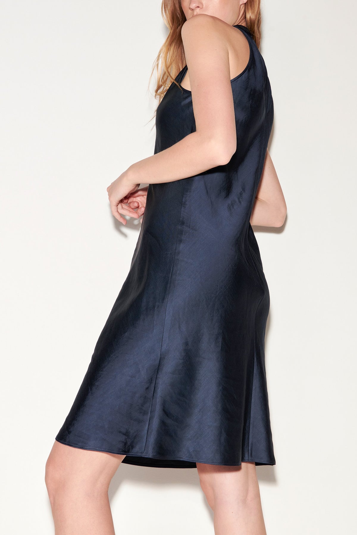 Kleid aus Leinen-Mix - dark navy - Standard | Model Seite
