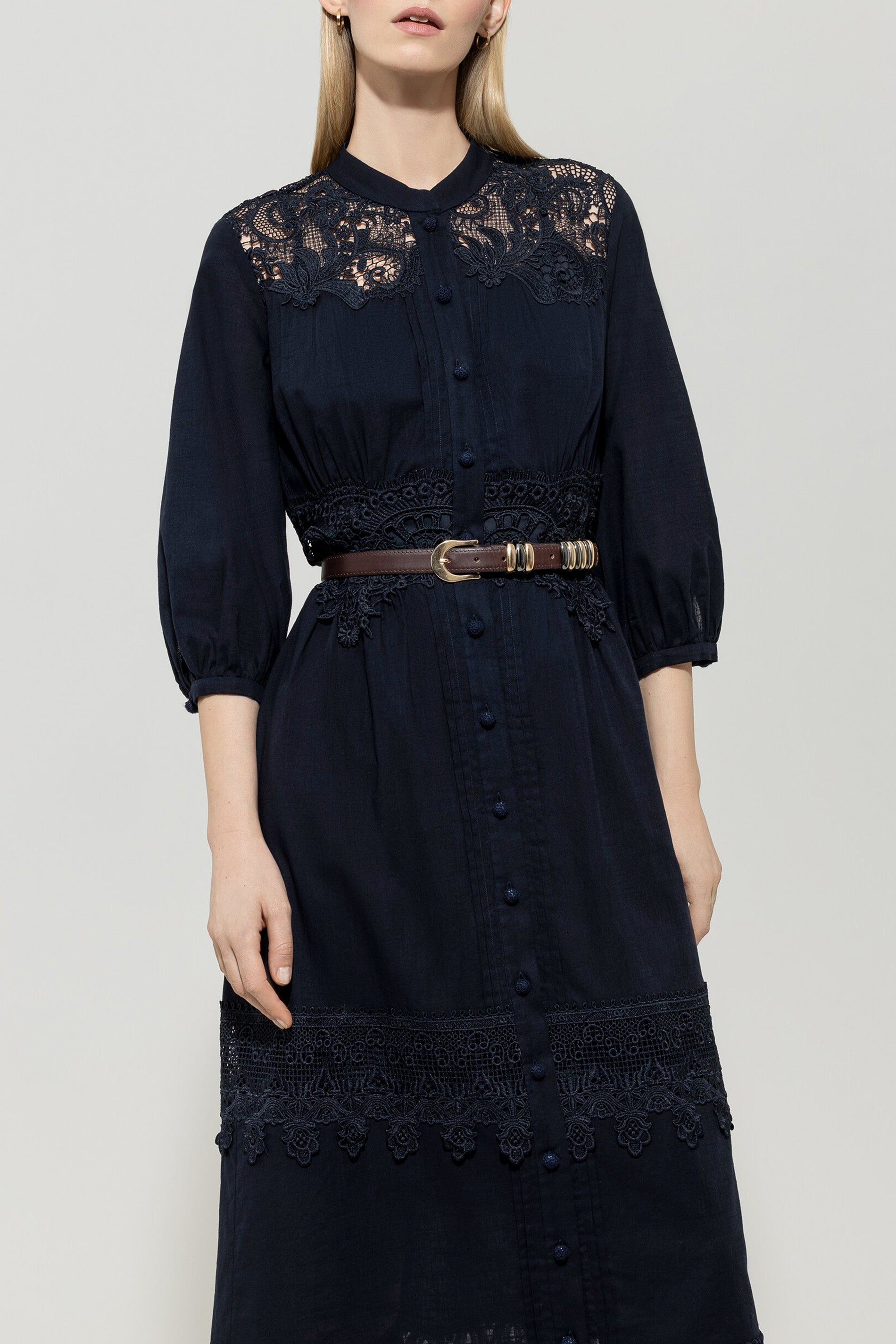 Ledergürtel mit Deko-Elementen - nougat - Standard | Model Front