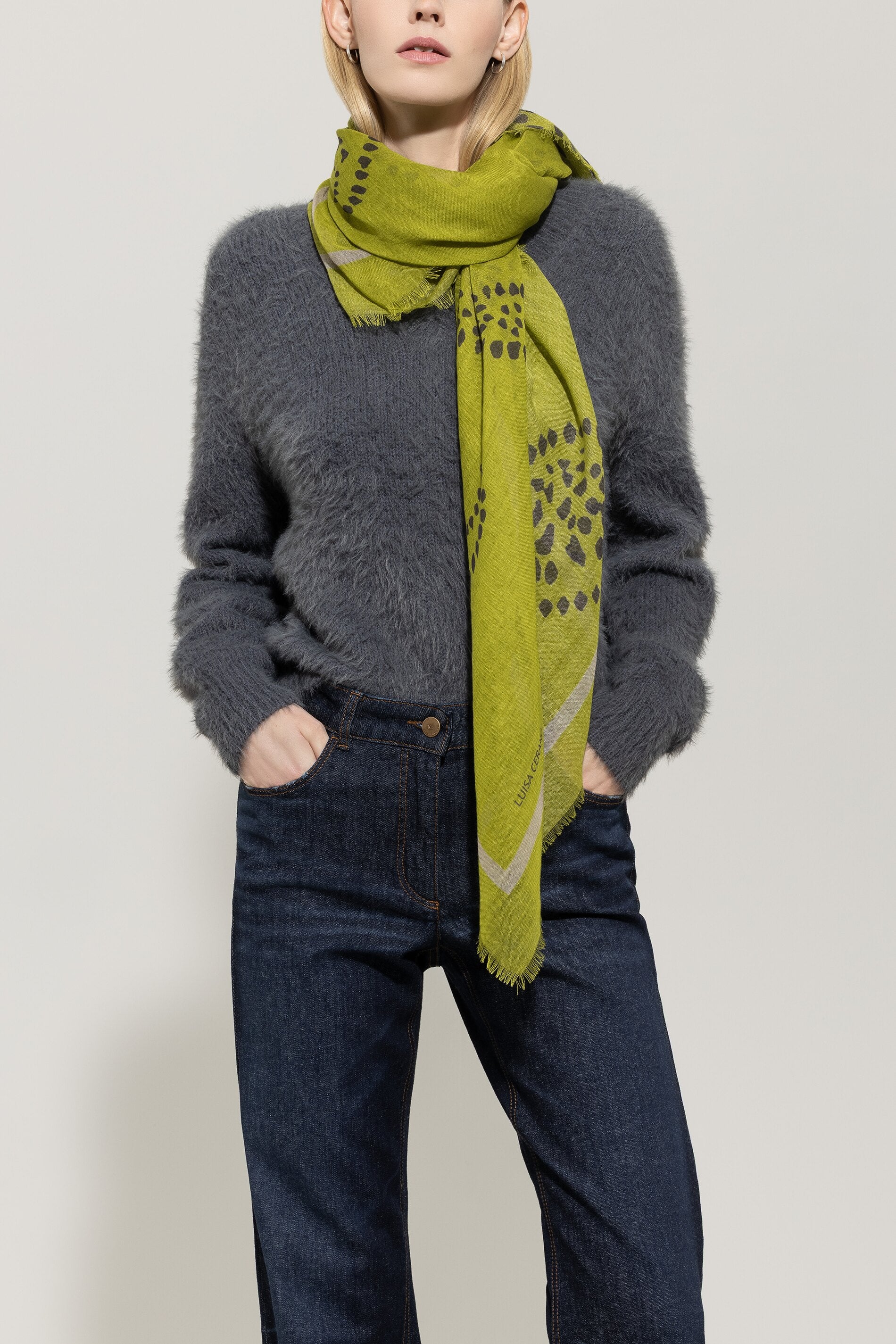 Tuch aus Seiden-Mix - acid green - Standard | Model Front