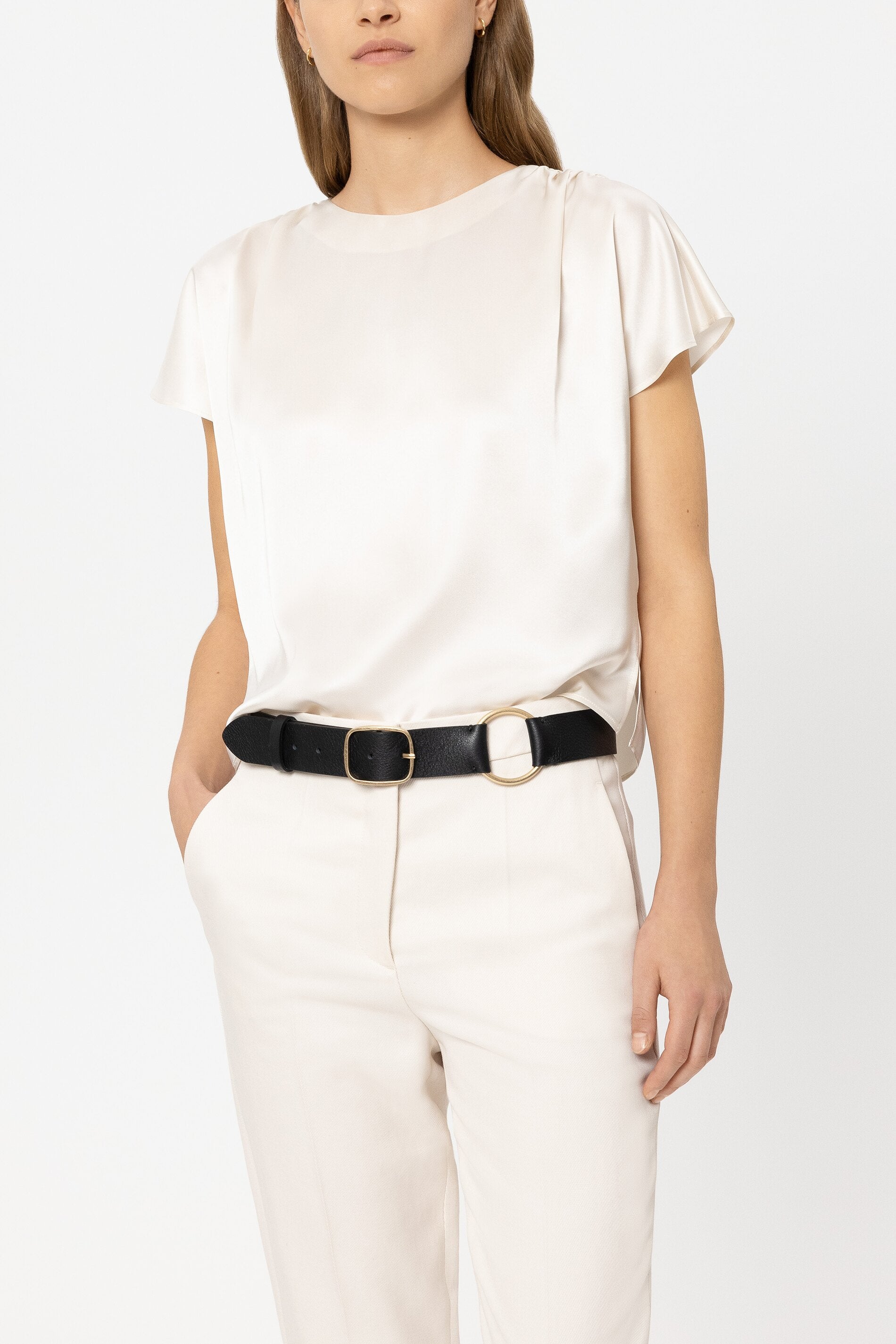 Ledergürtel mit Ring-Detail - pure black - Standard | Model Front