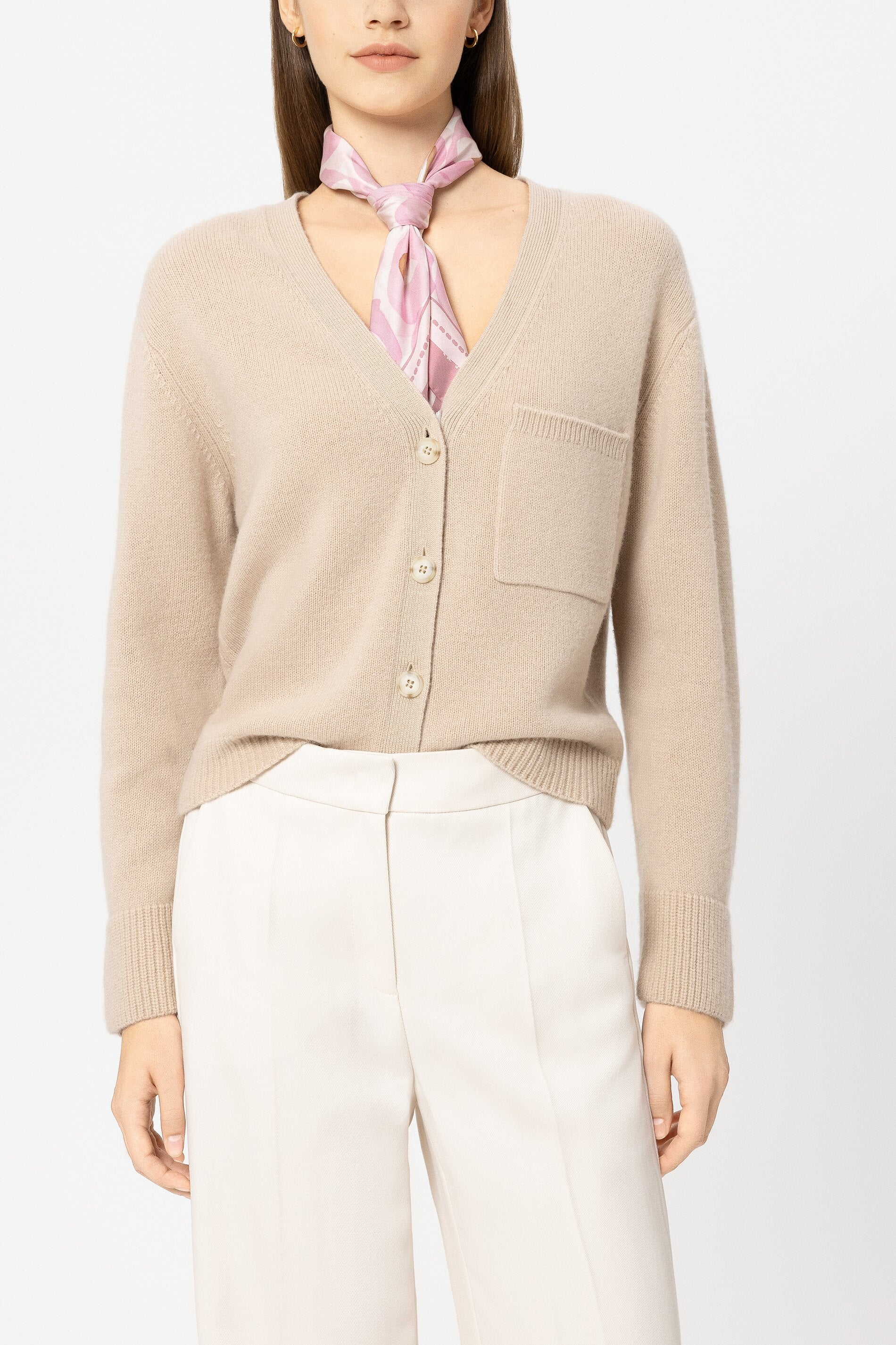 Seidentuch mit Print - creamy blush / black - Standard | Model Front