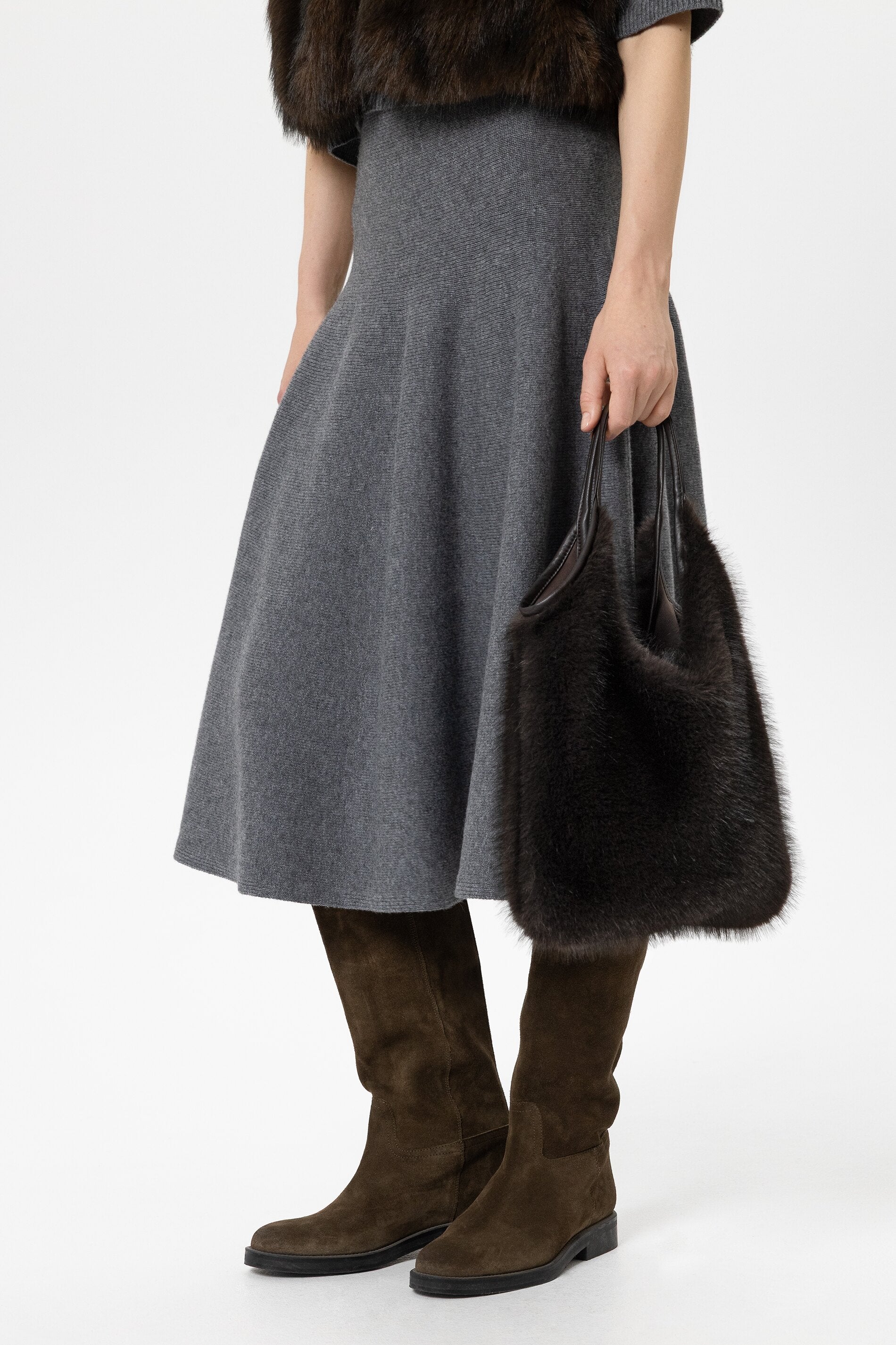 Tasche in Fell-Optik - truffle - Standard | Model Front