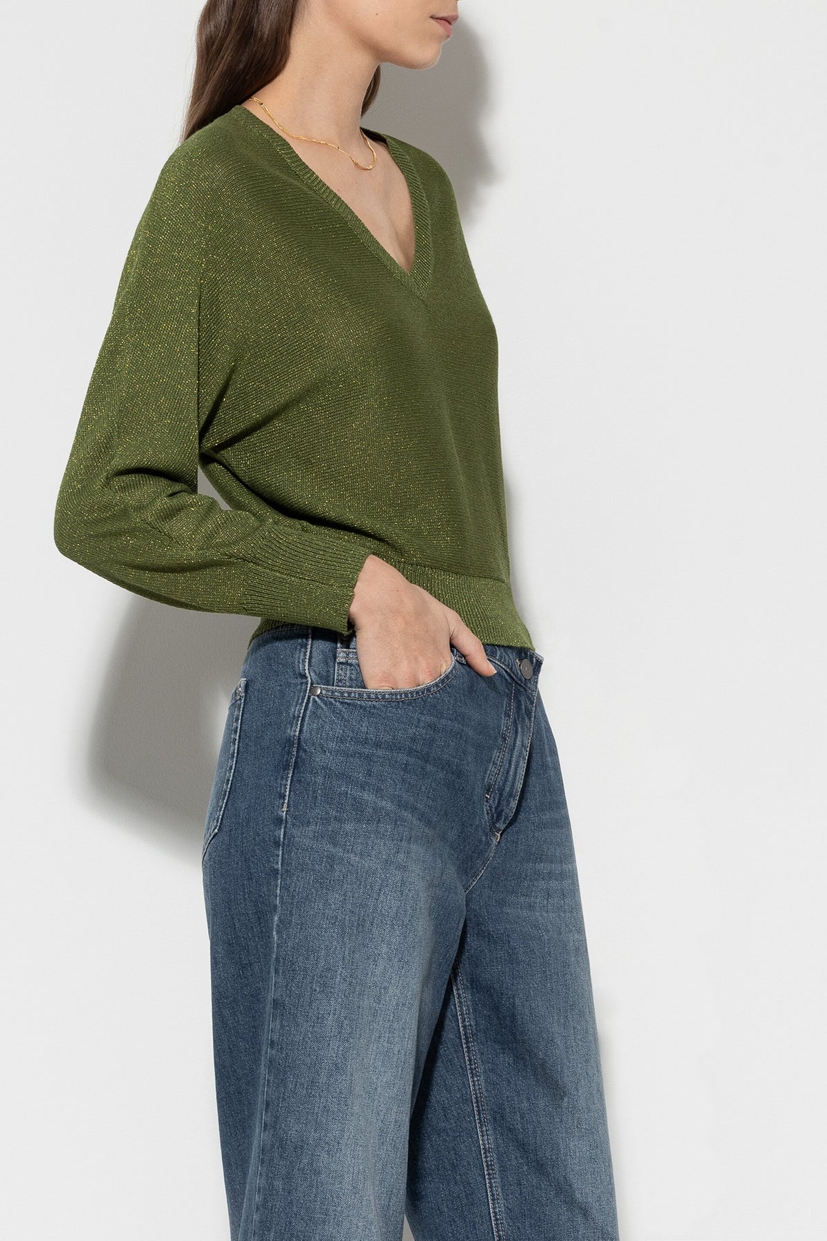 V-Neck-Pullover - moss green - Standard | Model Seite