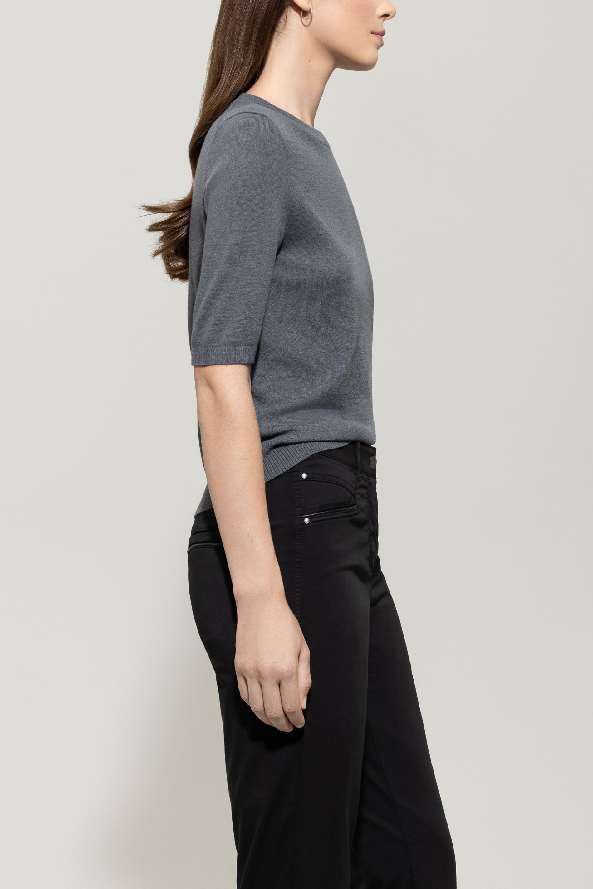 Feinstrick-Pullover - urban grey - Standard | Model Seite