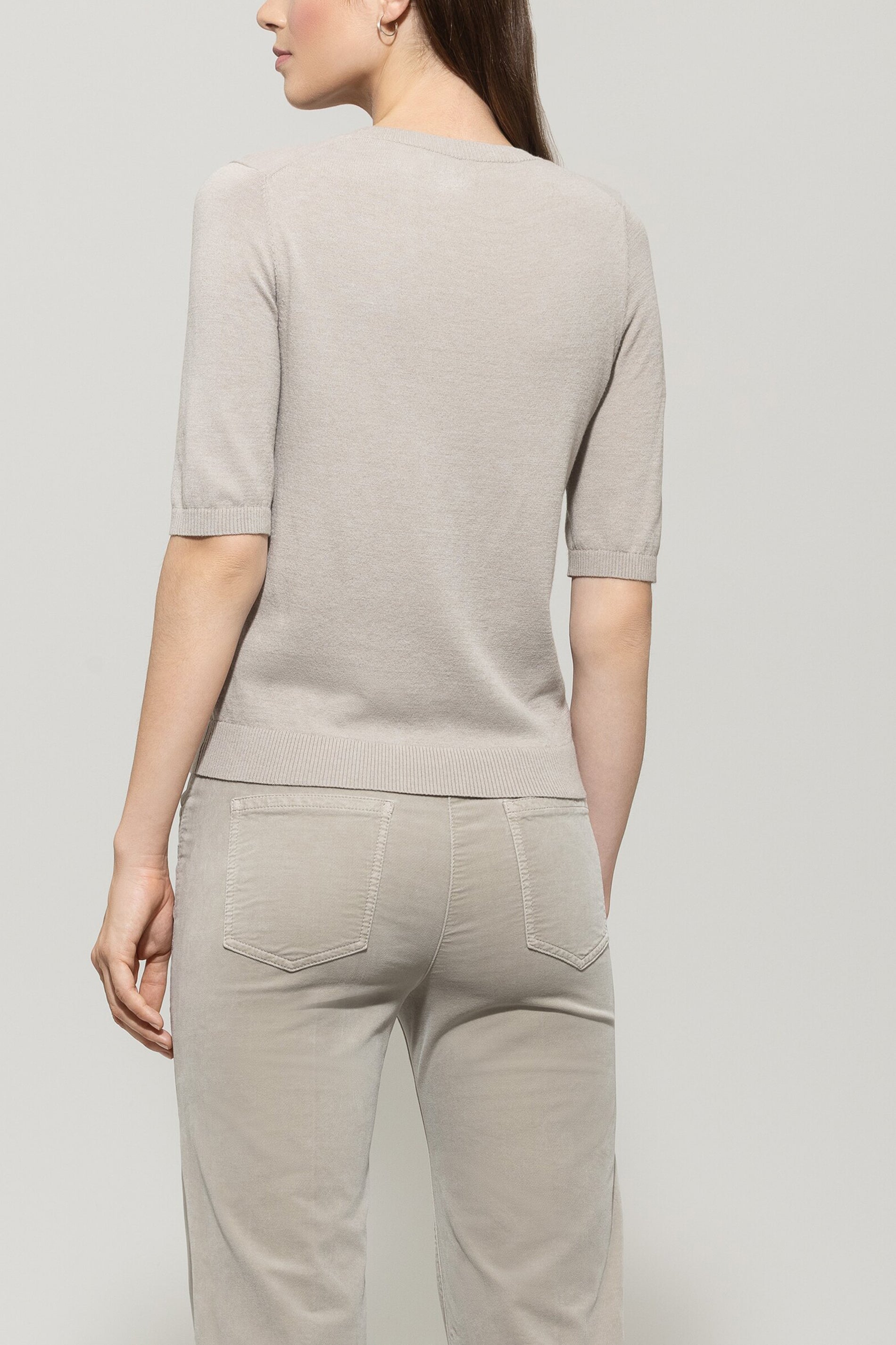 Feinstrick-Pullover - oyster - Standard | Model Rück