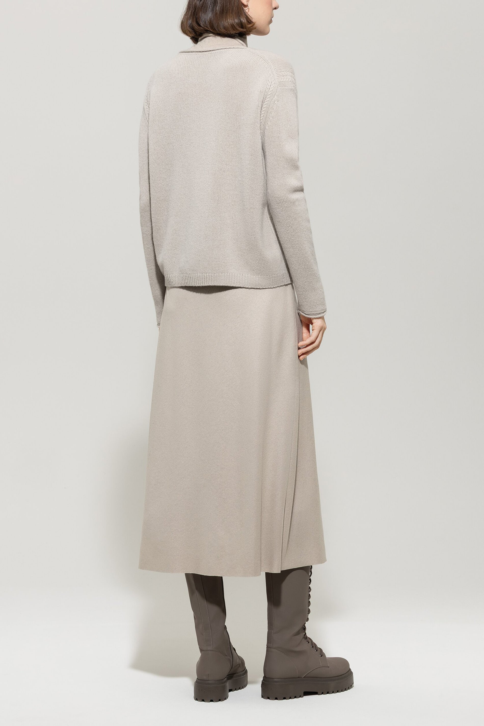 Pullover aus Kaschmir-Mix - oyster - Standard | Model Rück