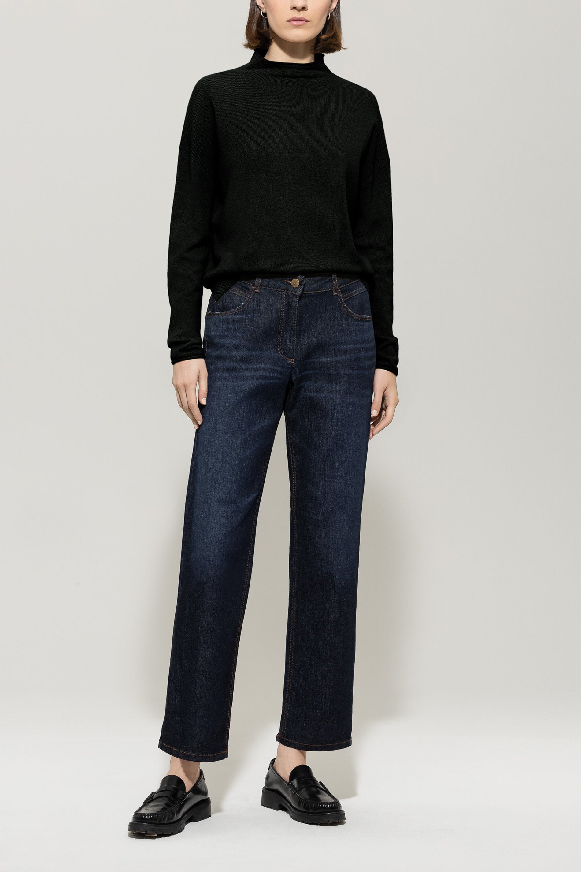 Pullover aus Kaschmir-Mix - deep black - Standard | Model Front