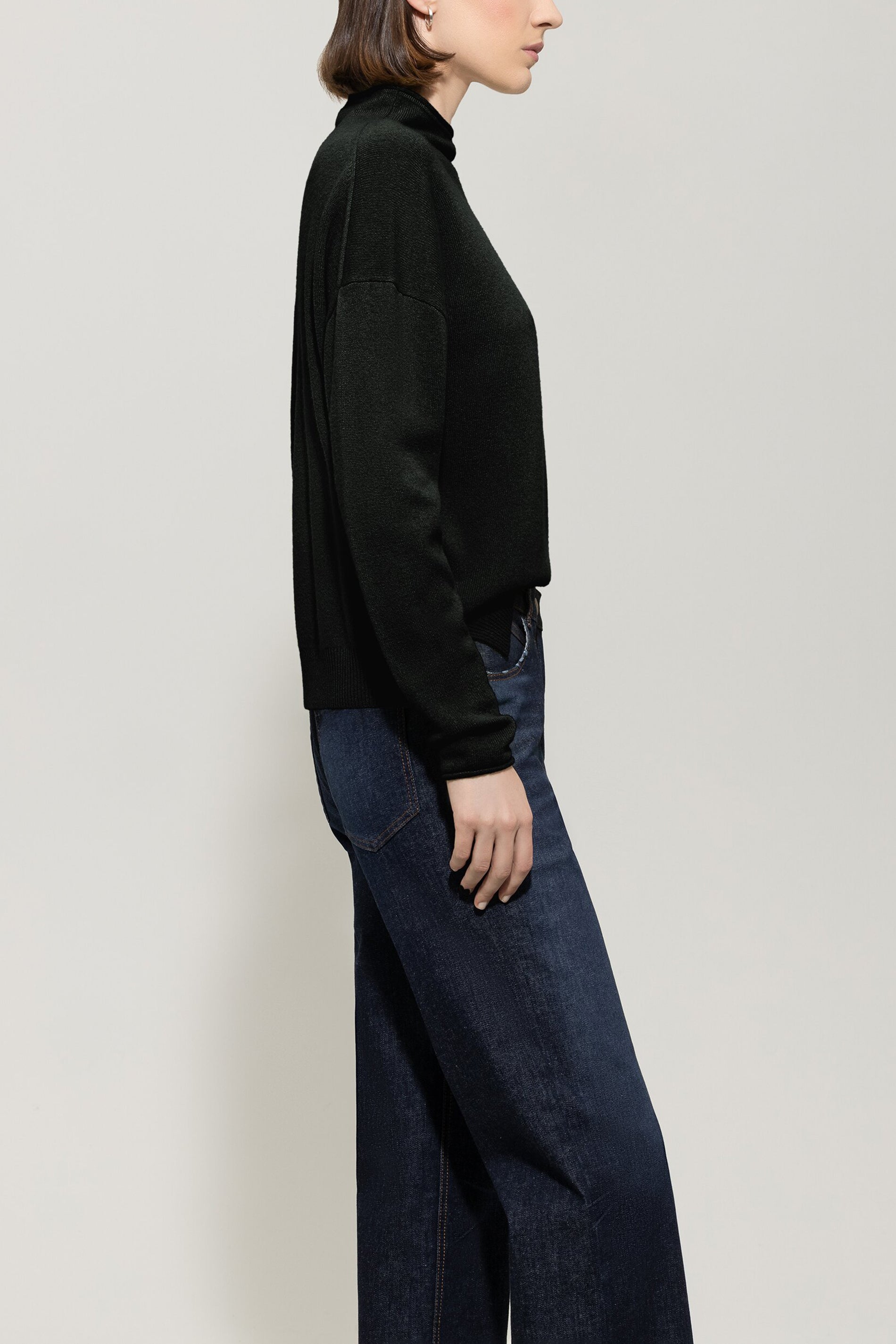 Pullover aus Kaschmir-Mix - deep black - Standard | Model Seite