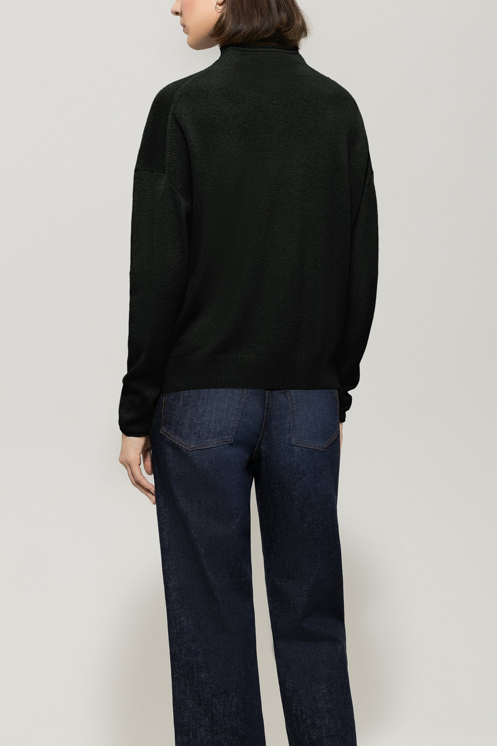 Pullover aus Kaschmir-Mix - deep black - Standard | Model Rück