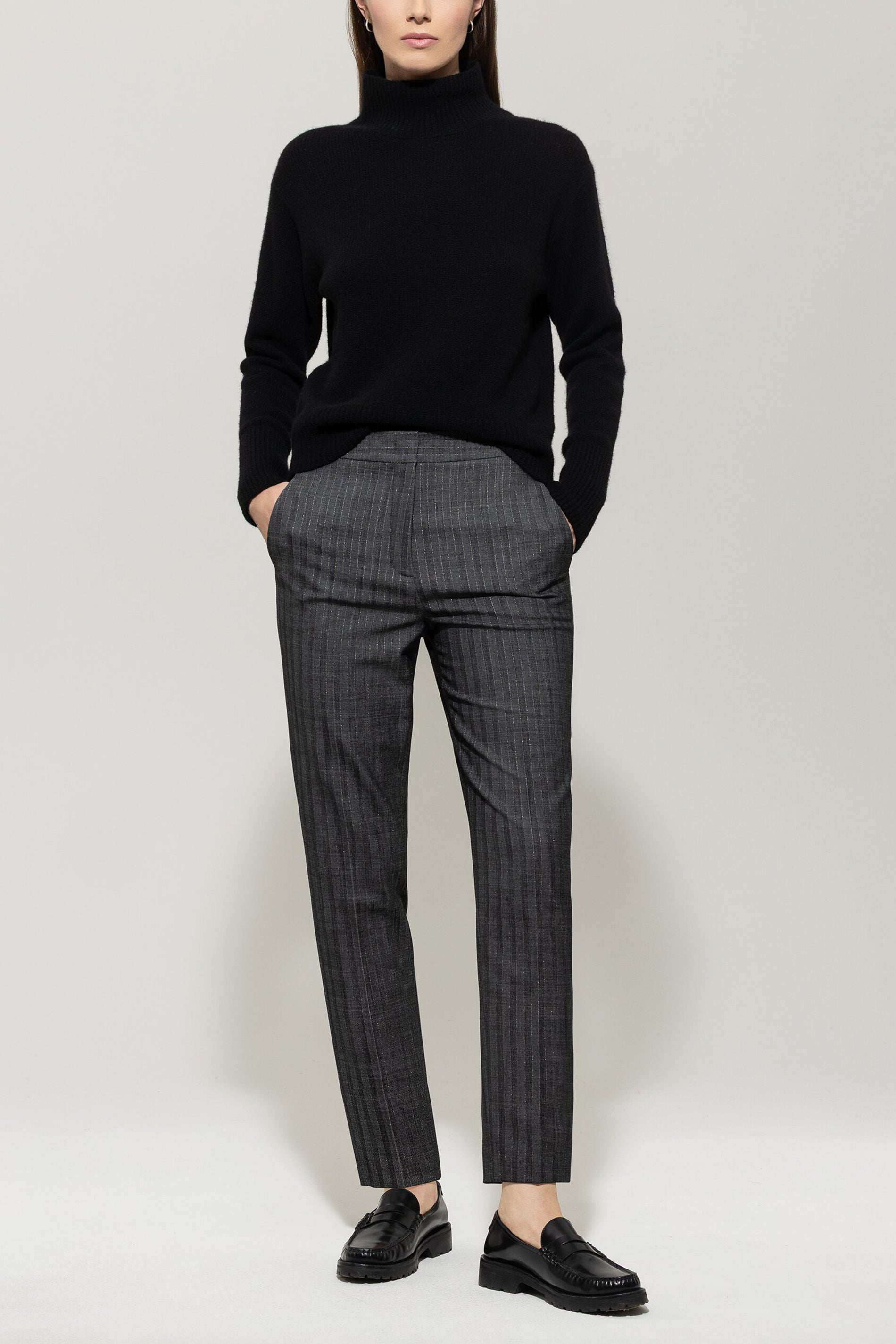 Pullover aus Kaschmir-Mix - deep black - Standard | Model Front