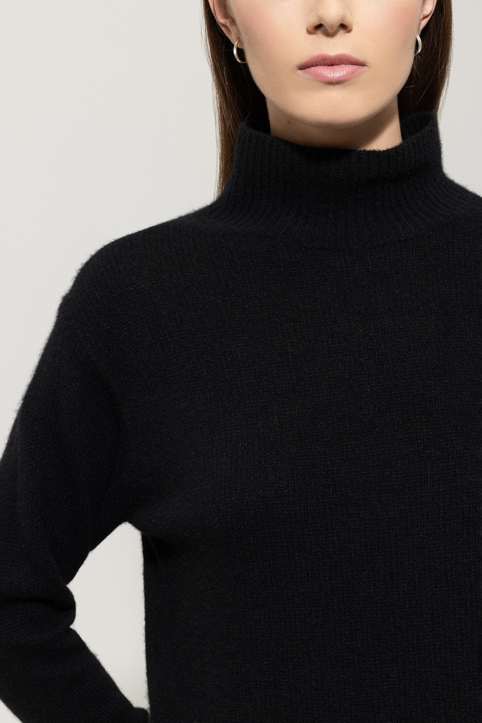 Pullover aus Kaschmir-Mix - deep black - Standard | Model Detail